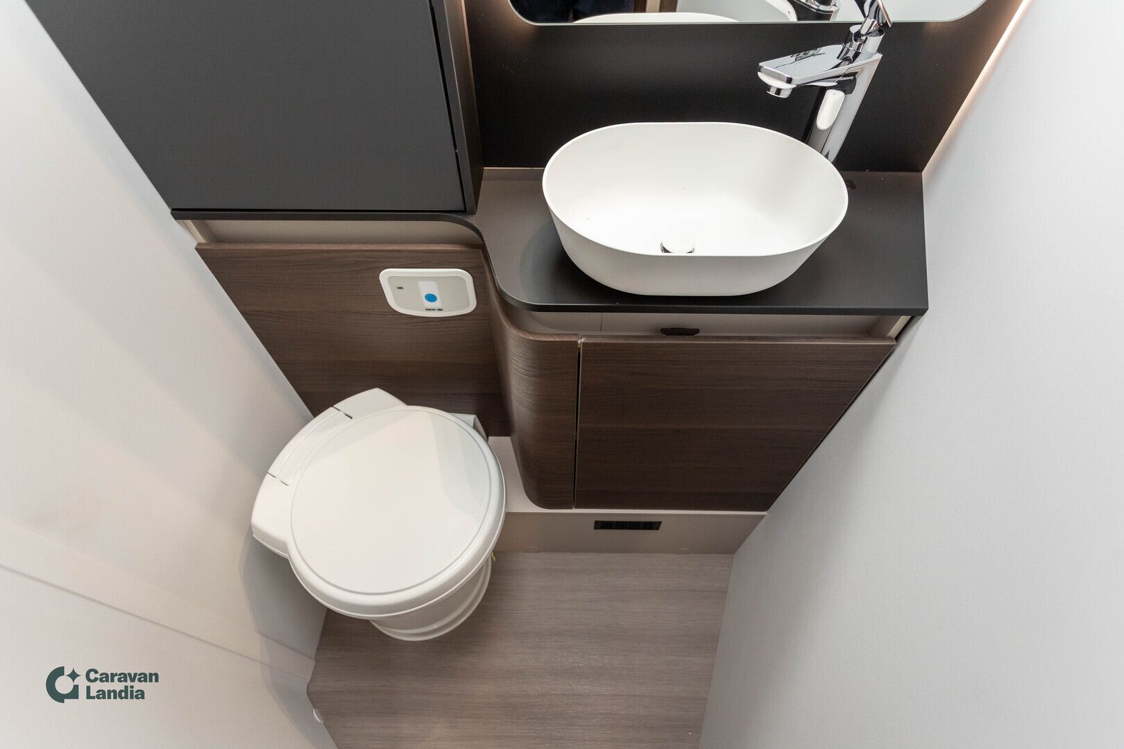 Adria Matrix Supreme 670 SC C-edition 2.2 Mjet 140hv ** HETI TOIMITUKSEEN, C-EDITION ERIKOISMALLI, AUTOMAATTI, ALDE **, kuva 18