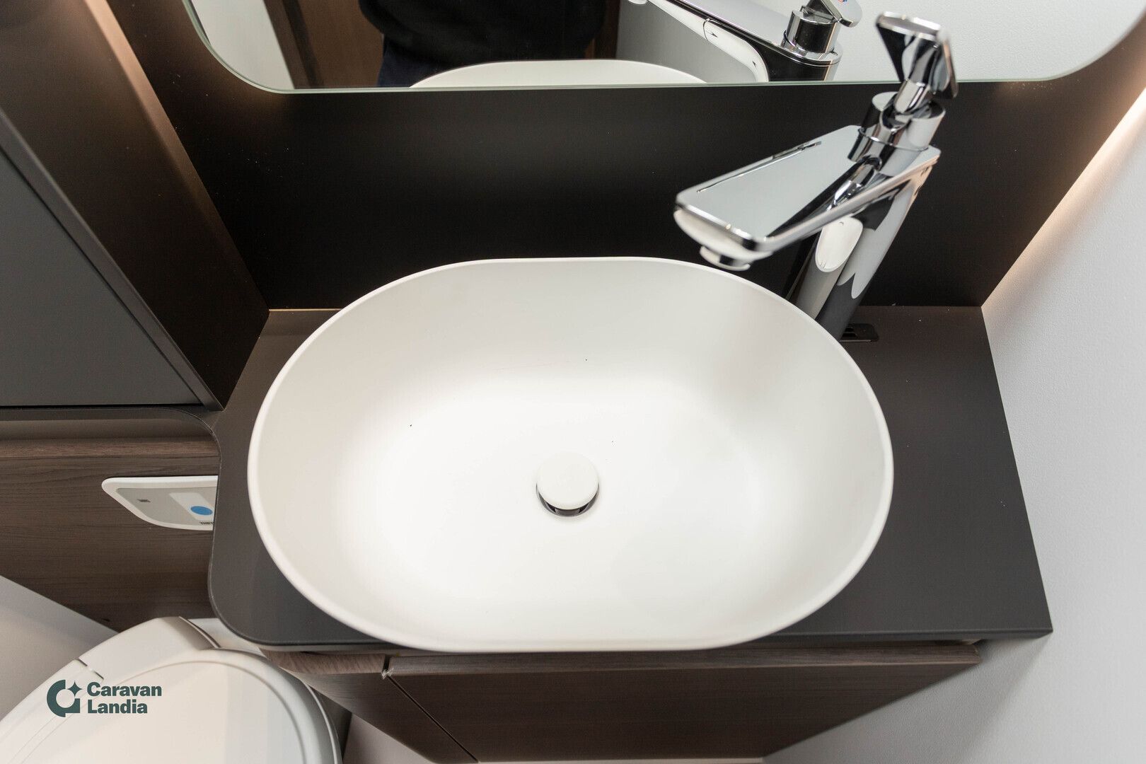 Adria Matrix Supreme 670 SC C-edition 2.2 Mjet 140hv ** HETI TOIMITUKSEEN, C-EDITION ERIKOISMALLI, AUTOMAATTI, ALDE **, kuva 19