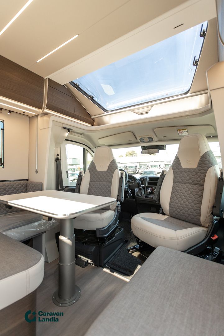 Adria Matrix Supreme 670 SC C-edition 2.2 Mjet 140 hv ** TULOSSA PIAN, C-EDITION ERIKOISMALLI, AUTOMAATTI, ALDE **, kuva 11