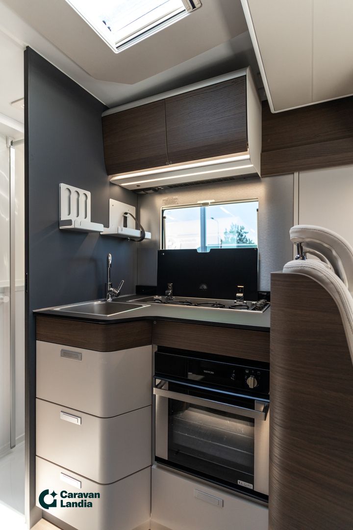 Adria Matrix Supreme 670 SC C-edition 2.2 Mjet 140 hv ** TULOSSA PIAN, C-EDITION ERIKOISMALLI, AUTOMAATTI, ALDE **, kuva 14