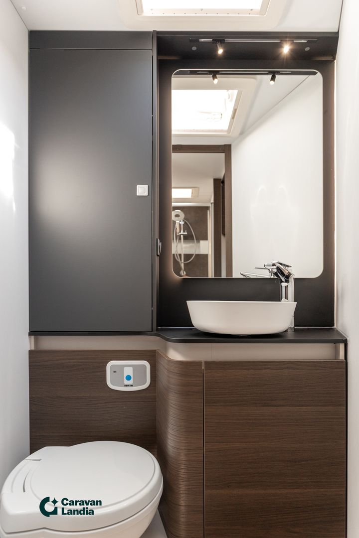 Adria Matrix Supreme 670 SC C-edition 2.2 Mjet 140 hv ** TULOSSA PIAN, C-EDITION ERIKOISMALLI, AUTOMAATTI, ALDE **, kuva 24