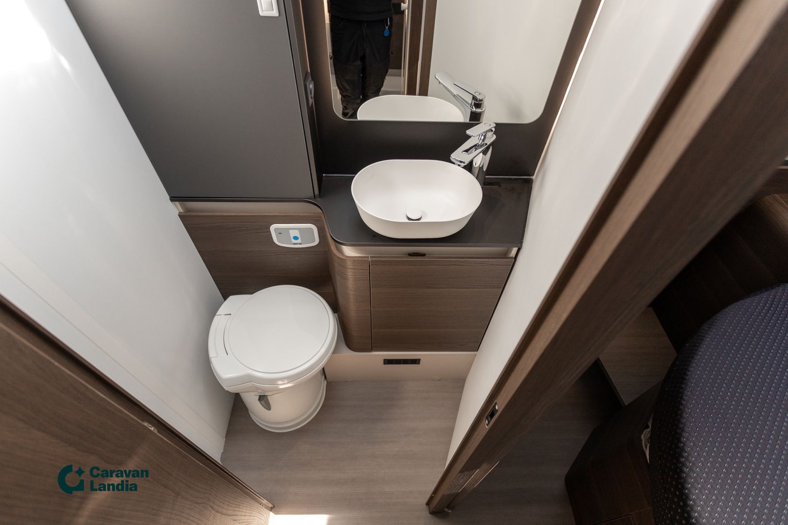 Adria Matrix Supreme 670 SC C-edition 2.2 Mjet 140 hv ** TULOSSA PIAN, C-EDITION ERIKOISMALLI, AUTOMAATTI, ALDE **, kuva 25