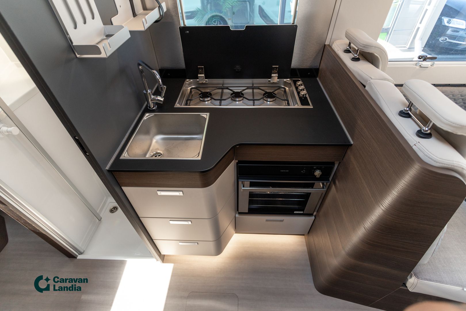 Adria Matrix Supreme 670 SC C-edition 2.2 Mjet 140 hv ** HETI TOIMITUKSEEN, C-EDITION ERIKOISMALLI, AUTOMAATTI, ALDE **, kuva 15