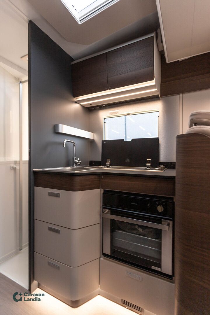 Adria Matrix Supreme 670 SC C-edition 2.2 Mjet 140hv ** HETI TOIMITUKSEEN, C-EDITION ERIKOISMALLI, AUTOMAATTI, ALDE **, kuva 12