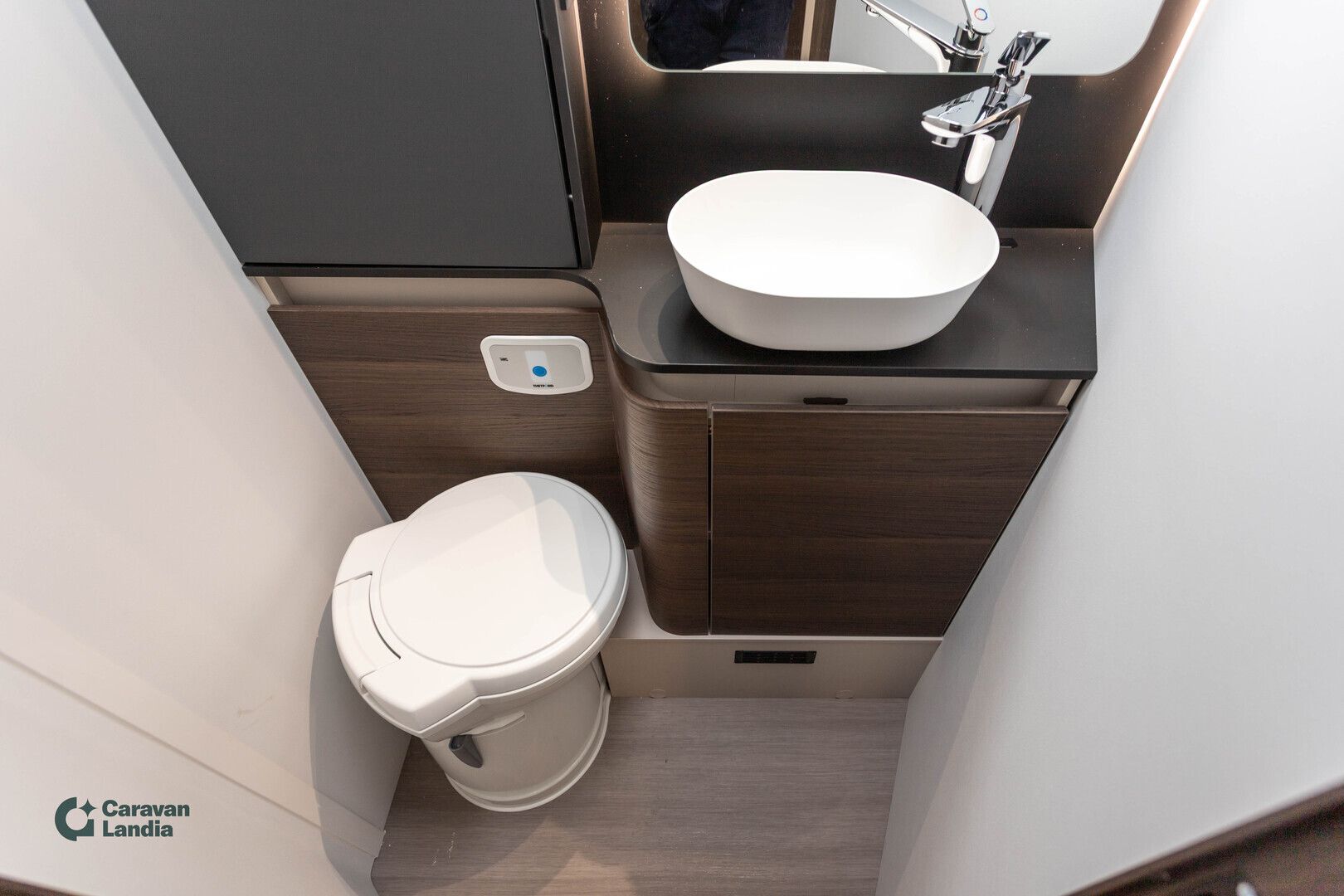 Adria Matrix Supreme 670 SC C-edition 2.2 Mjet 140hv ** HETI TOIMITUKSEEN, C-EDITION ERIKOISMALLI, AUTOMAATTI, ALDE **, kuva 19