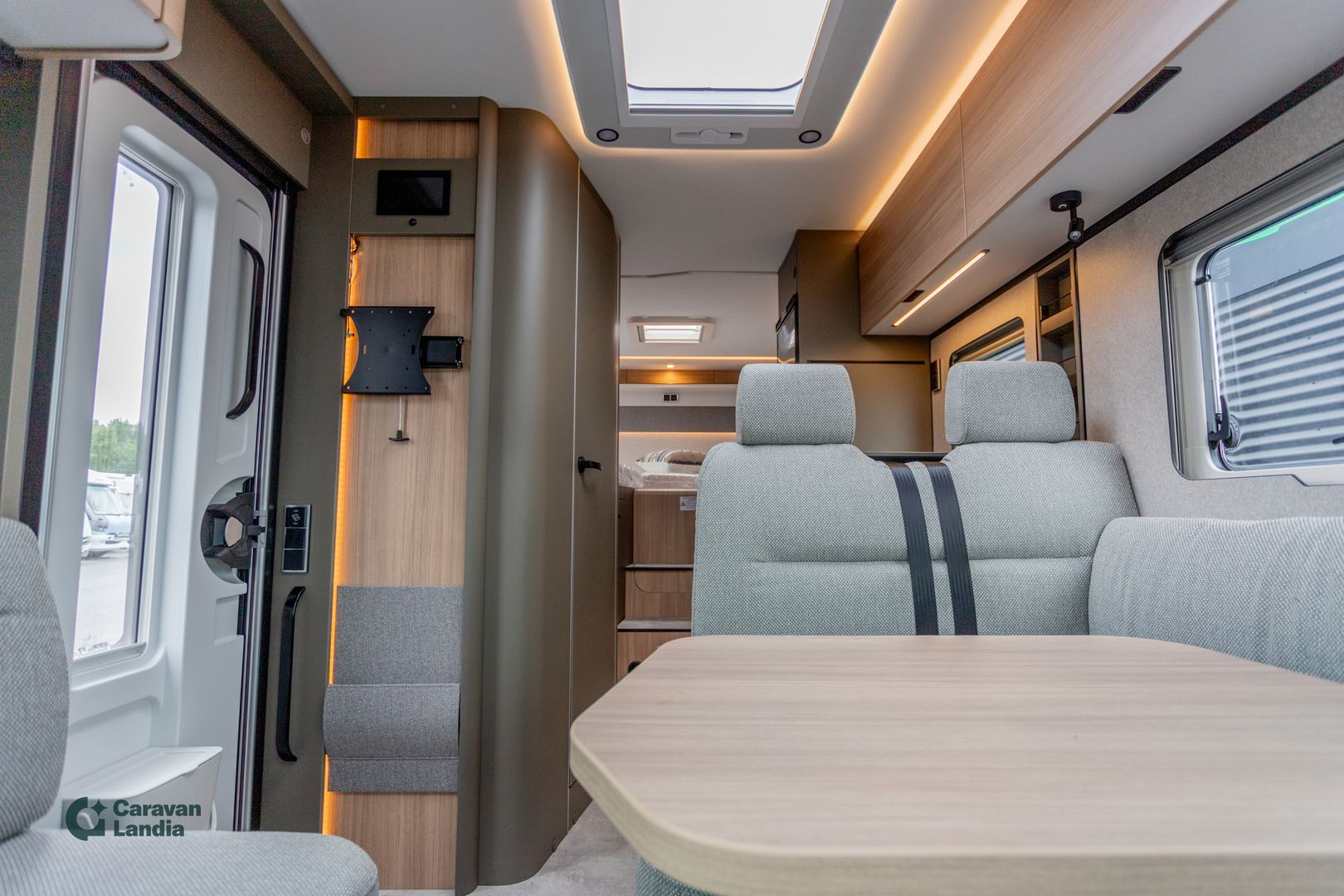 Hymer GT-S 600 417 CDI 170hv ** HETI TOIMITUKSEEN, UUTUUS MALLI, ERILLISVUODE, STONE GREY ULKOVÄRI, TRUMA-DIESEL ***, kuva 11
