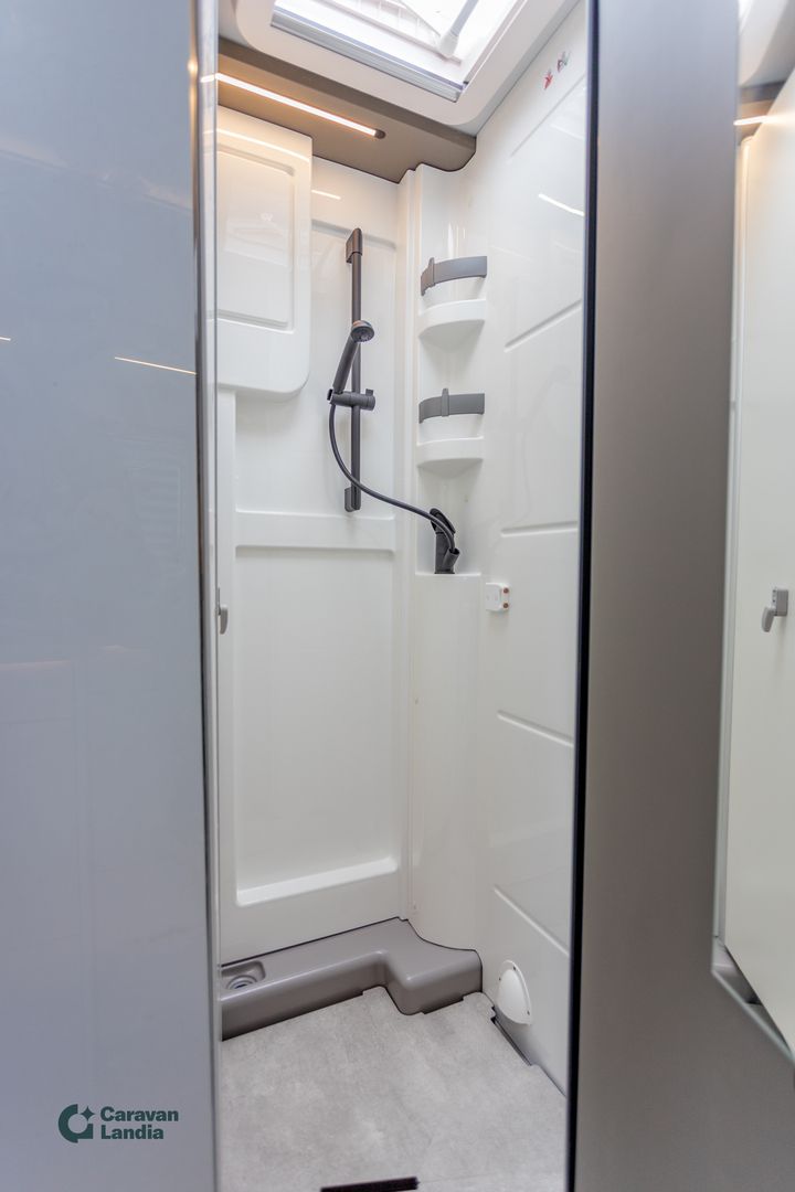 Hymer GT-S 600 417 CDI 170hv ** HETI TOIMITUKSEEN, UUTUUS MALLI, ERILLISVUODE, STONE GREY ULKOVÄRI, TRUMA-DIESEL ***, kuva 18