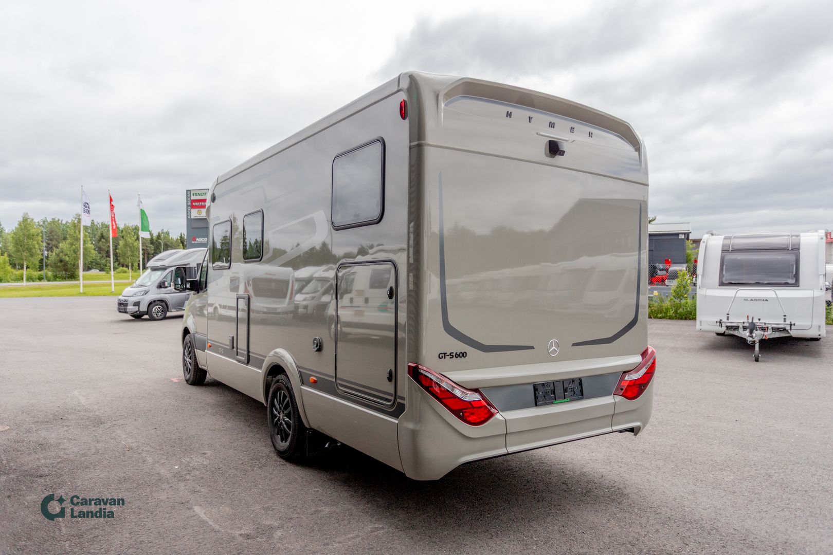 Hymer GT-S 600 417 CDI 170hv ** HETI TOIMITUKSEEN, UUTUUS MALLI, ERILLISVUODE, STONE GREY ULKOVÄRI, TRUMA-DIESEL ***, kuva 4