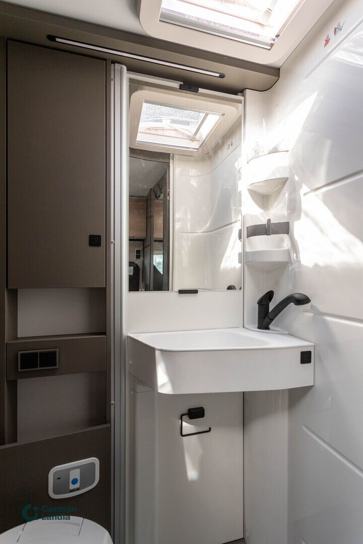 Hymer GT-S 600 417 CDI 170hv ** HETI TOIMITUKSEEN, UUTUUSMALLI, ERILLISVUODE, STONE GREY ULKOVÄRI, TRUMA-DIESEL **, kuva 17
