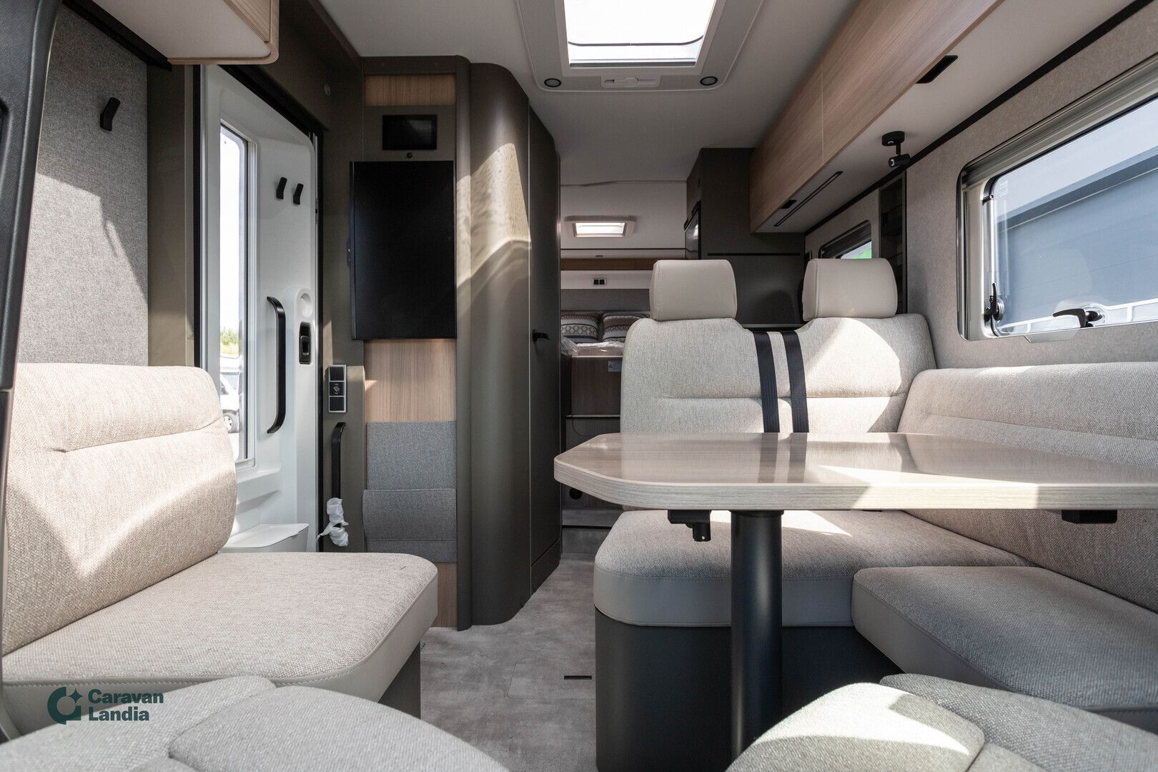 Hymer GT-S 600 417 CDI 170hv ** HETI TOIMITUKSEEN, UUTUUSMALLI, ERILLISVUODE, STONE GREY ULKOVÄRI, TRUMA-DIESEL **, kuva 8