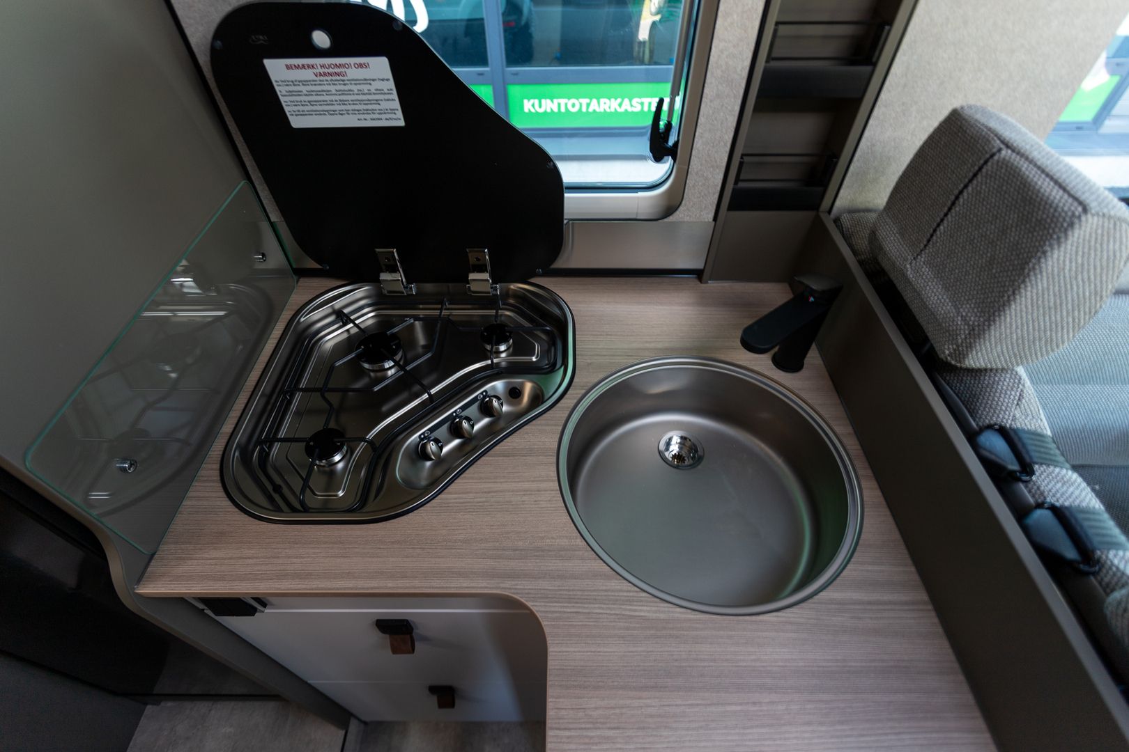 Hymer GT-S 600 417 CDI 170hv ** HETI TOIMITUKSEEN, ERILLISVUODE, STONEGREY ULKOVÄRI, TRUMA-DIESEL ***, kuva 11