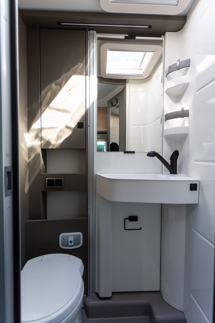 Hymer GT-S 600 417 CDI 170hv ** HETI TOIMITUKSEEN, ERILLISVUODE, STONEGREY ULKOVÄRI, TRUMA-DIESEL ***, kuva 13