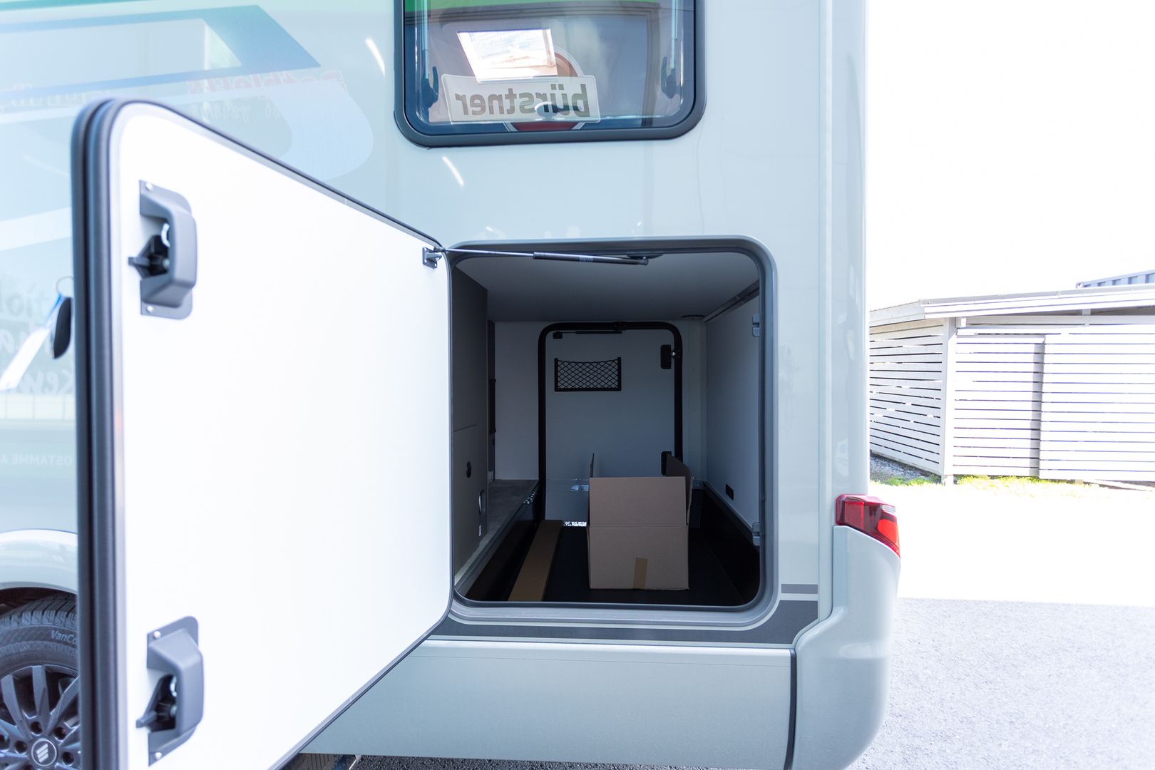 Hymer GT-S 600 417 CDI 170hv ** HETI TOIMITUKSEEN, ERILLISVUODE, STONEGREY ULKOVÄRI, TRUMA-DIESEL ***, kuva 31