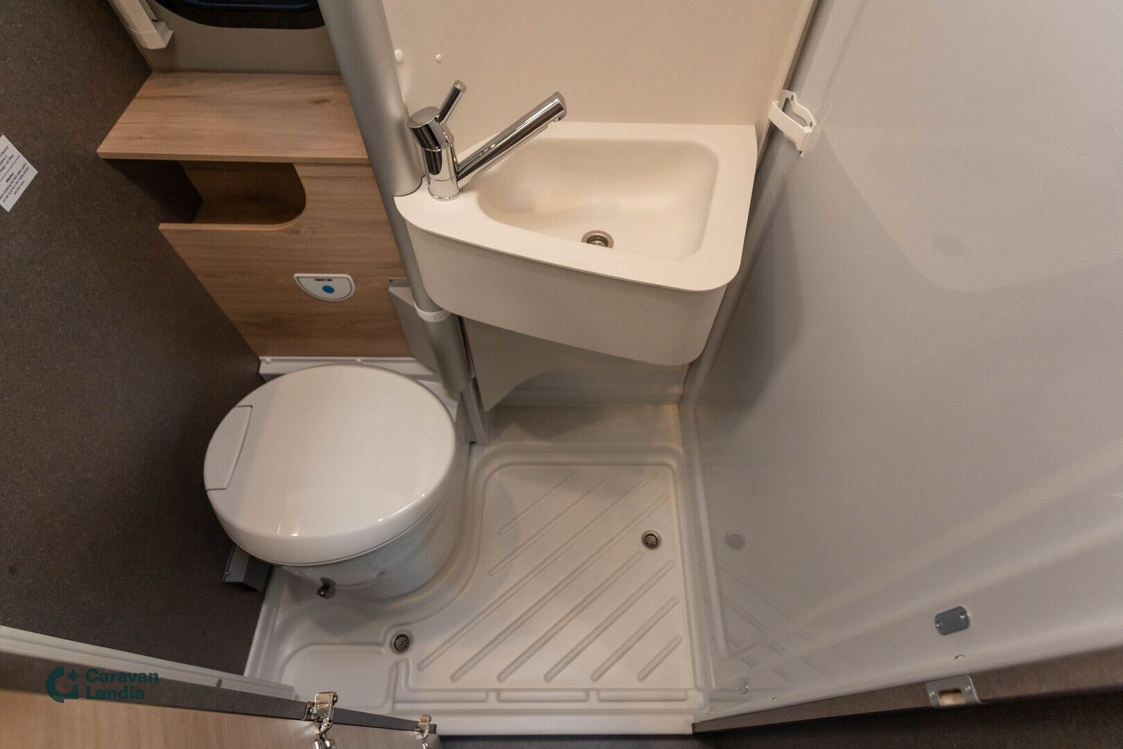 Dethleffs Globetrail Active 600 DS 2.2 Mjet 140 hv ** HETI TOIMITUKSEEN, AUTOMAATTI, TRUMA SÄHKÖPATRUUNA**, kuva 13
