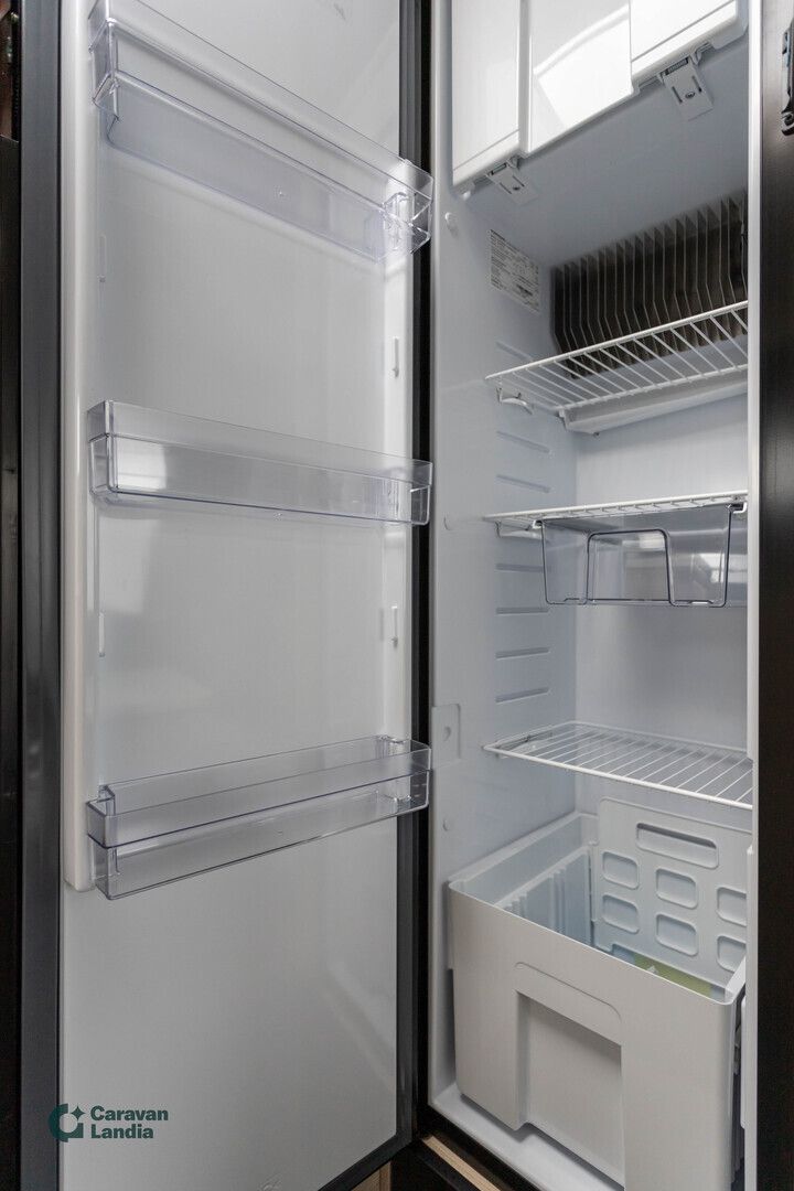 Adria Altea 502 UL 60Y Edition ** HETI TOIMITUKSEEN, HUIPPUTYYLIKÄS, LATTIALÄMMITYS, ERILLISVUOTEET **, kuva 13