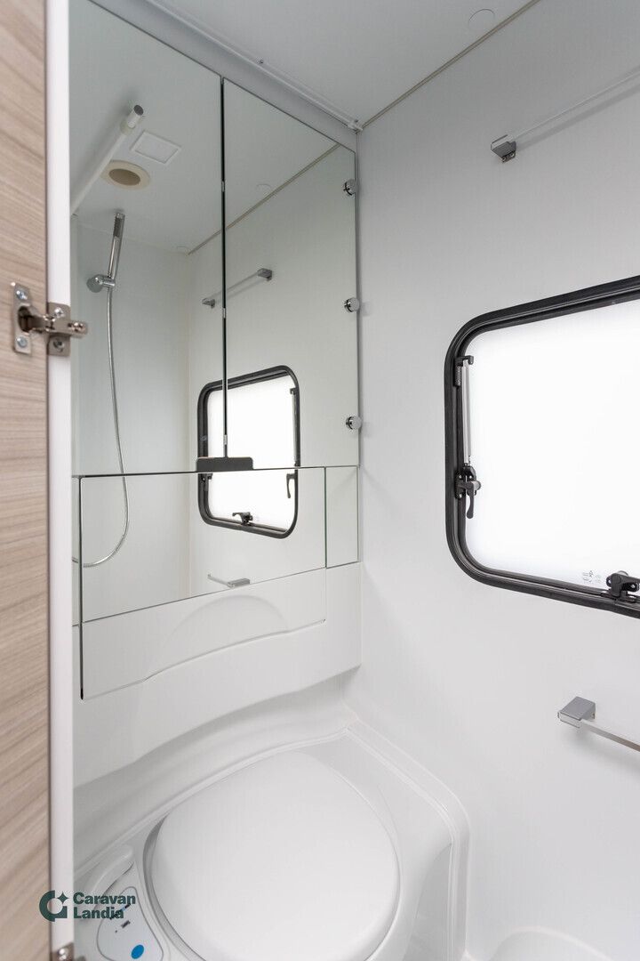 Adria Altea 502 UL 60Y Edition ** HETI TOIMITUKSEEN, HUIPPUTYYLIKÄS, LATTIALÄMMITYS, ERILLISVUOTEET **, kuva 14