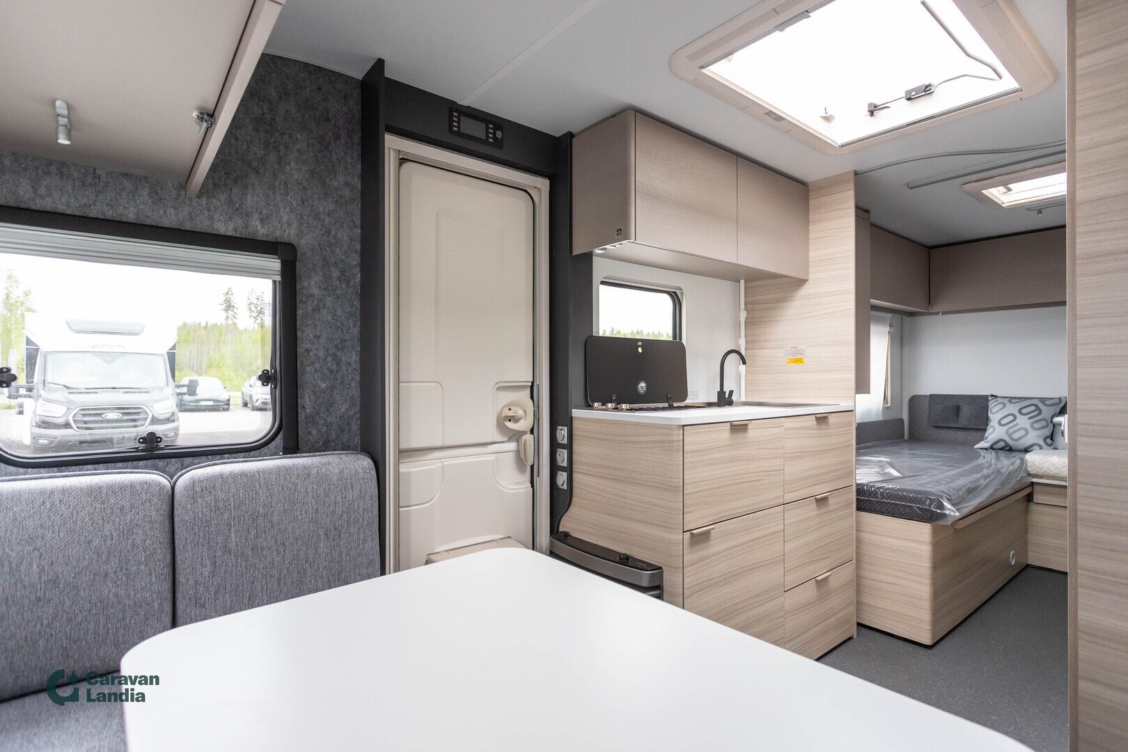 Adria Altea 502 UL 60Y Edition ** HETI TOIMITUKSEEN, HUIPPUTYYLIKÄS, LATTIALÄMMITYS, ERILLISVUOTEET **, kuva 6