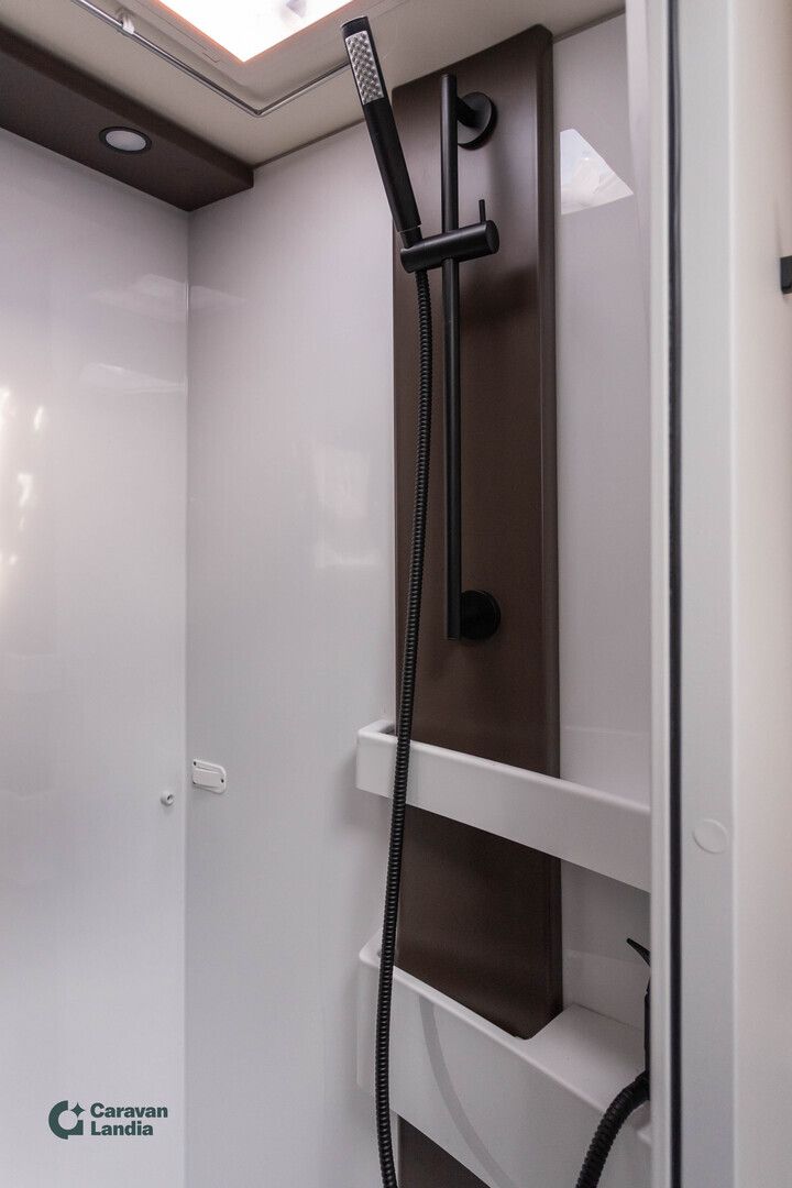Burstner B66 Lyseo TD 690 G 2.2 Mjet 140hv ** HETI TOIMITUKSEEN, UUTUUSMALLI, AUTOMAATTI, ERILLISVUOTEET **, kuva 19
