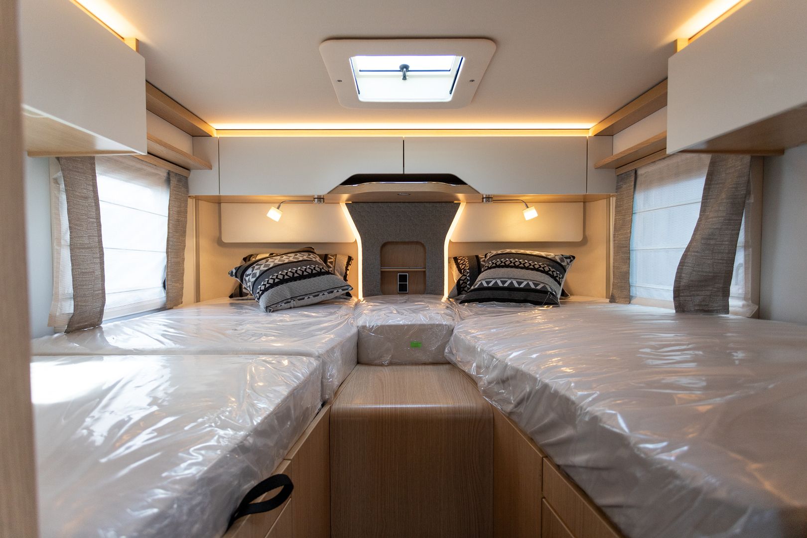 Hymer B-Masterline T 780 Blackline 417 CDI 170hv ** HUIPPU VARUSTELTU, TALVIPAKETTI, ERILLISVUOTEET, ALDE **, kuva 17