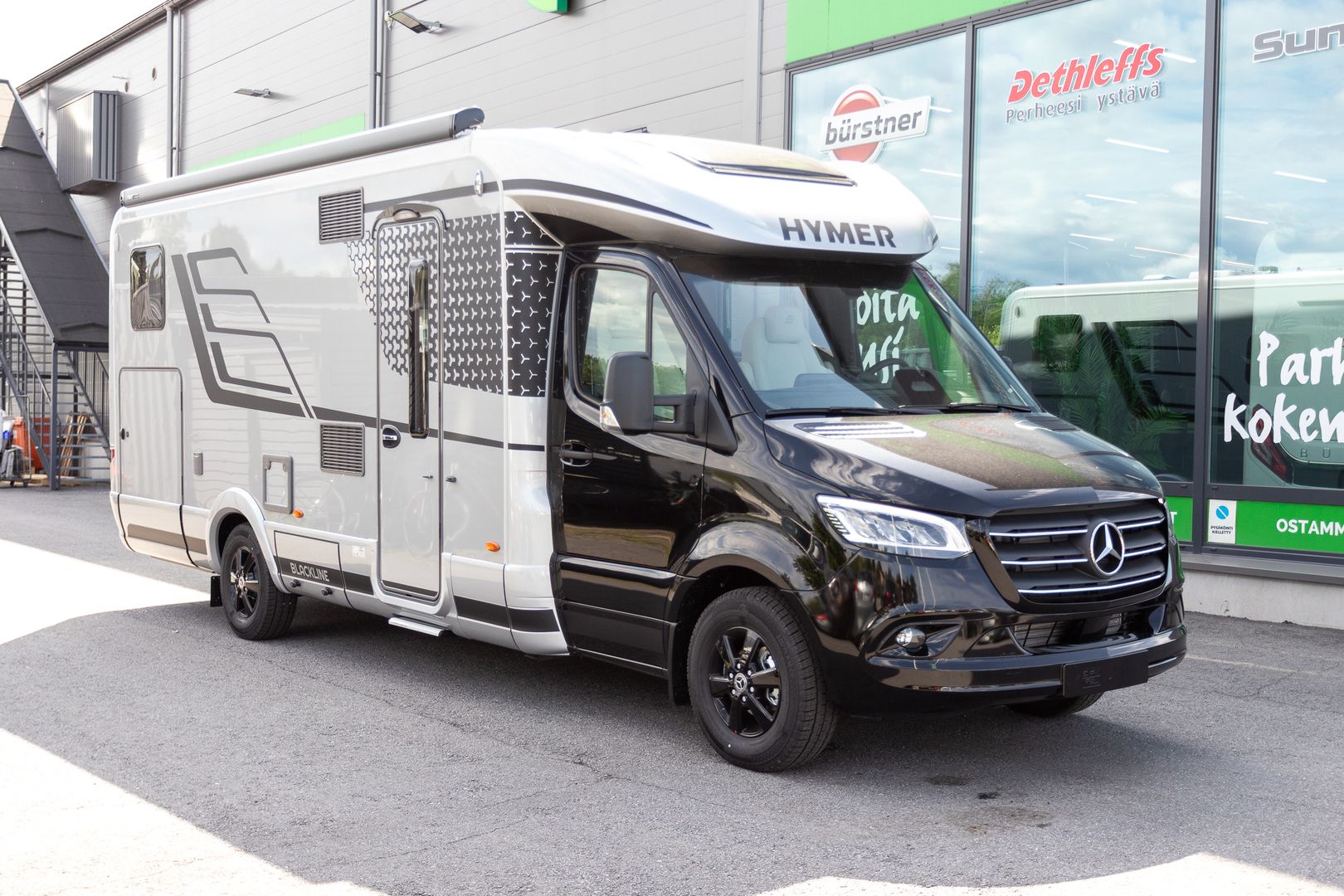 Hymer B-Masterline T 780 Blackline 417 CDI 170hv ** HUIPPU VARUSTELTU, TALVIPAKETTI, ERILLISVUOTEET, ALDE **, kuva 1