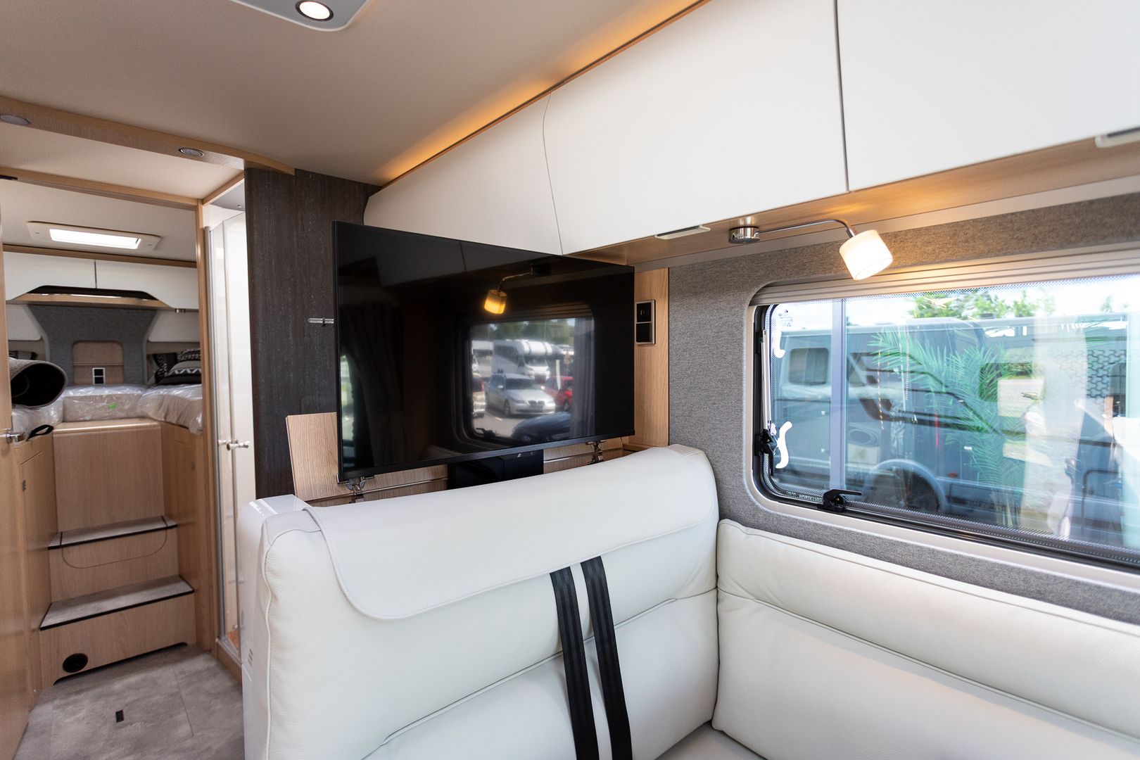 Hymer B-Masterline T 780 Blackline 417 CDI 170hv ** HUIPPU VARUSTELTU, TALVIPAKETTI, ERILLISVUOTEET, ALDE **, kuva 29
