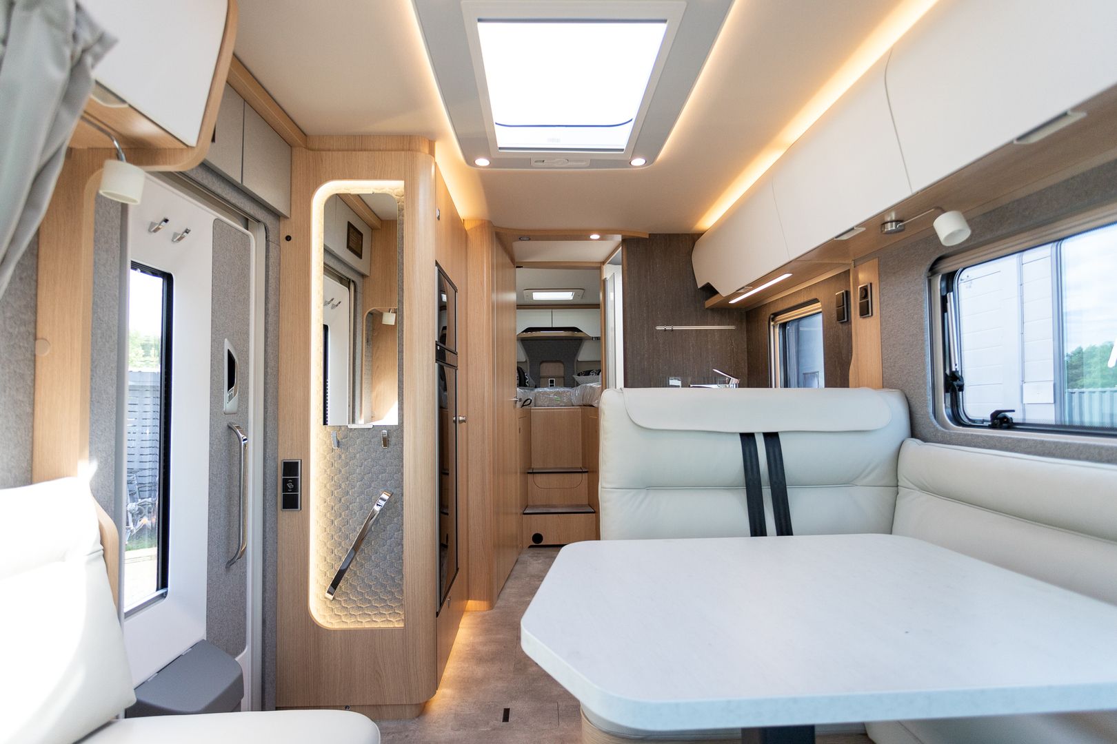 Hymer B-Masterline T 780 Blackline 417 CDI 170hv ** HUIPPU VARUSTELTU, TALVIPAKETTI, ERILLISVUOTEET, ALDE **, kuva 7