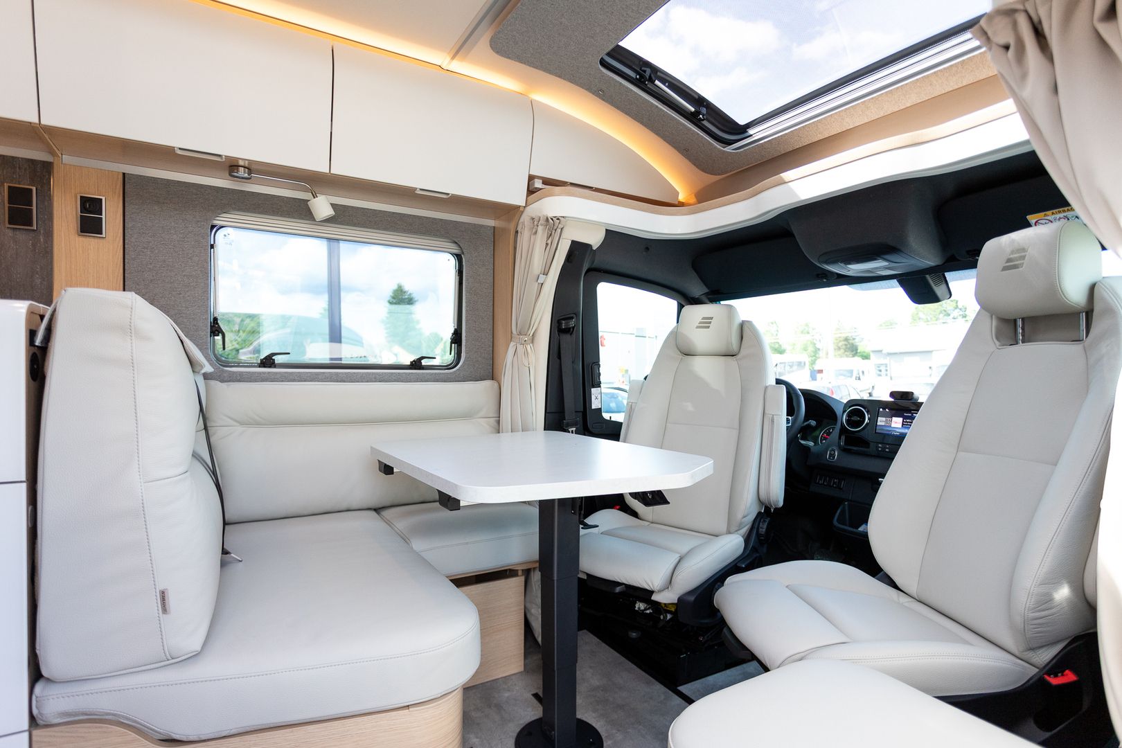Hymer B-Masterline T 780 Blackline 417 CDI 170hv ** HUIPPU VARUSTELTU, TALVIPAKETTI, ERILLISVUOTEET, ALDE **, kuva 9