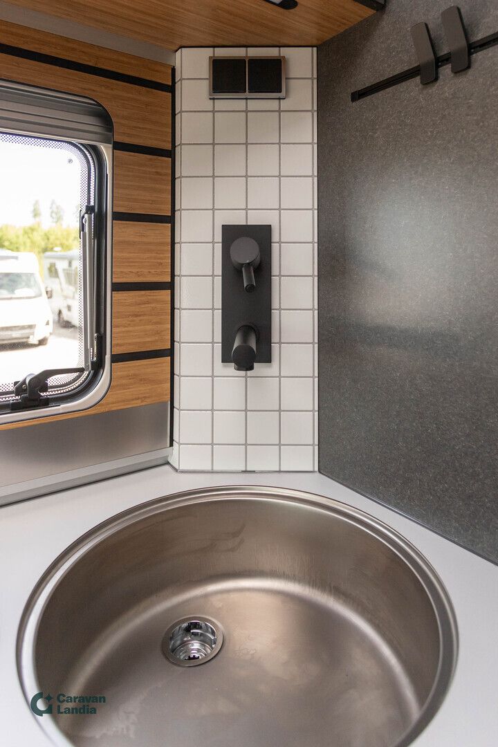 Hymer ML-T 580 CrossTrail 419 CDI 190hv ** HETI TOIMITUKSEEN, TALVIPAKETTI, NELIVETO, ERILLISVUOTEET, TRUMA DIESEL **, kuva 15