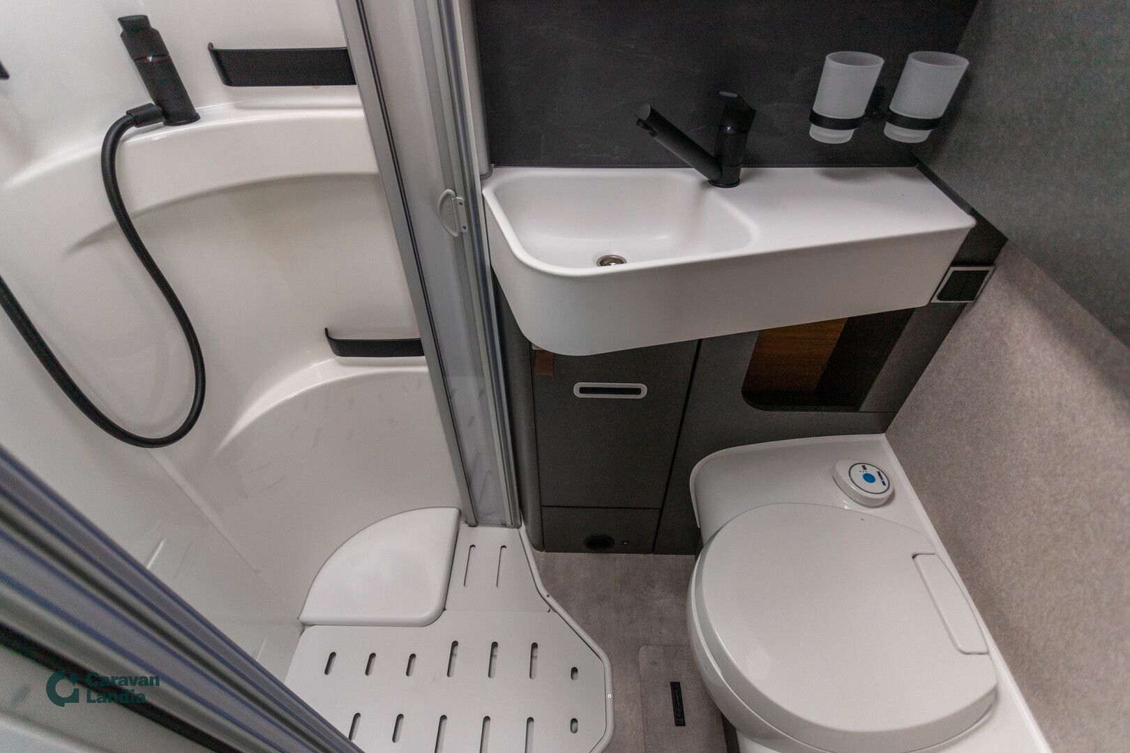 Hymer ML-T 580 CrossTrail 419 CDI 190hv ** HETI TOIMITUKSEEN, TALVIPAKETTI, NELIVETO, ERILLISVUOTEET, TRUMA DIESEL **, kuva 18