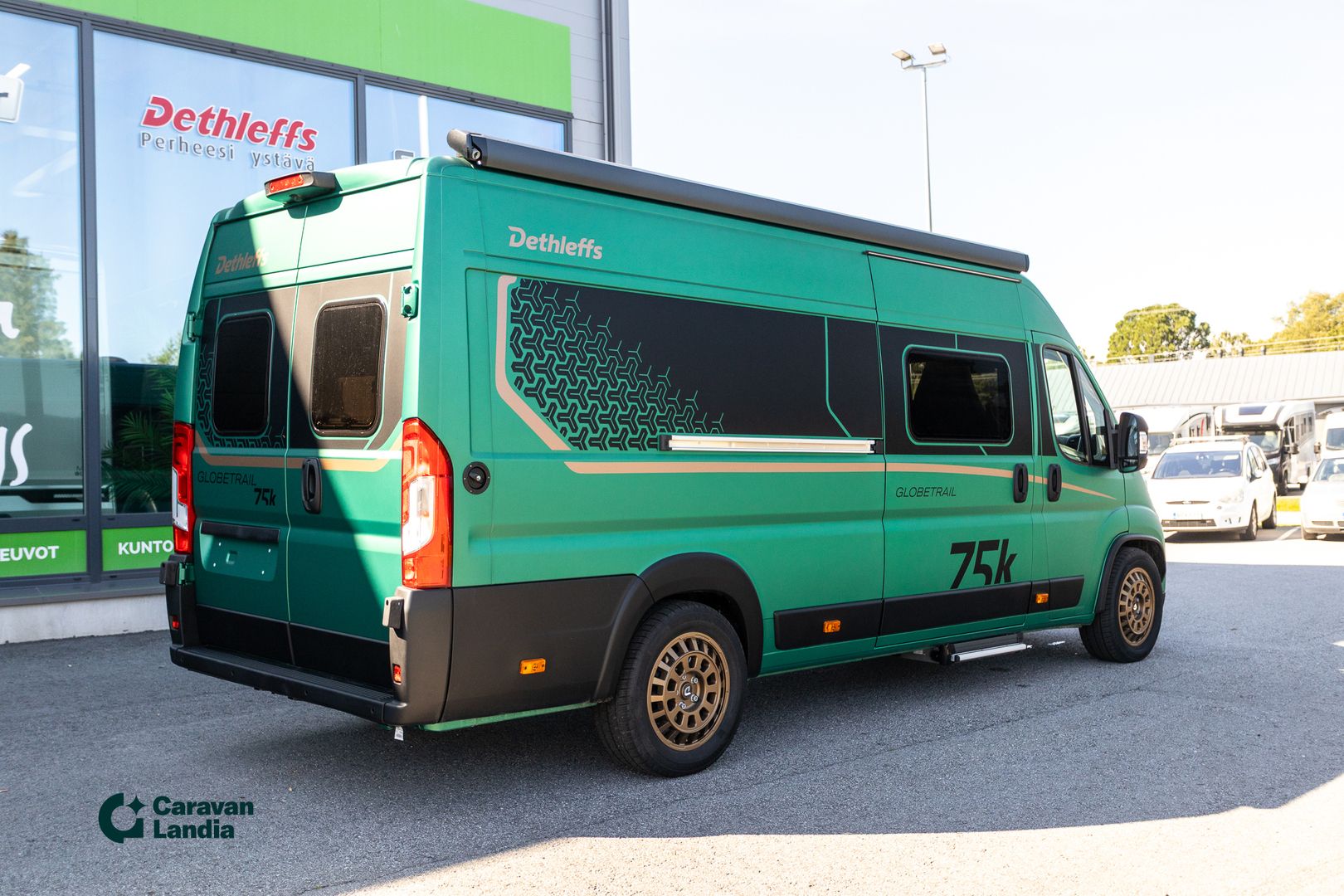 Dethleffs Globetrail 75k Iconic Edition 2.2 Mjet 140hv ** TULOSSA PIAN, ERIKOISMALLI VAIN CARAVANLANDIASTA, ERILLISVUOTEET, AUTOMAATTI **, kuva 3