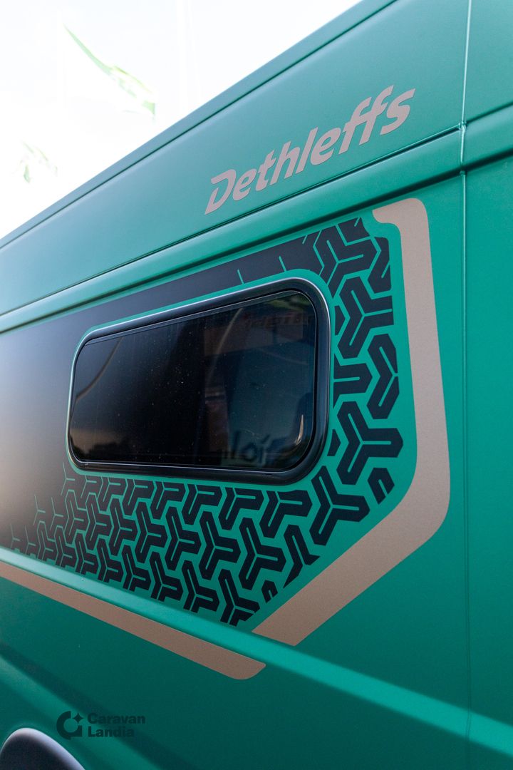 Dethleffs Globetrail 75k Iconic Edition 2.2 MJET 140 hv ** TULOSSA PIAN, ERIKOISMALLI VAIN CARAVANLANDIASTA, ERILLISVUOTEET, AUTOMAATTI**, kuva 35