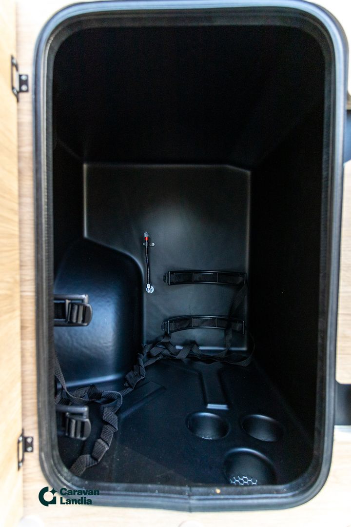 Dethleffs Globetrail 75k Iconic Edition 2.2 MJET 140 hv ** TULOSSA PIAN, ERIKOISMALLI VAIN CARAVANLANDIASTA, ERILLISVUOTEET, AUTOMAATTI**, kuva 39