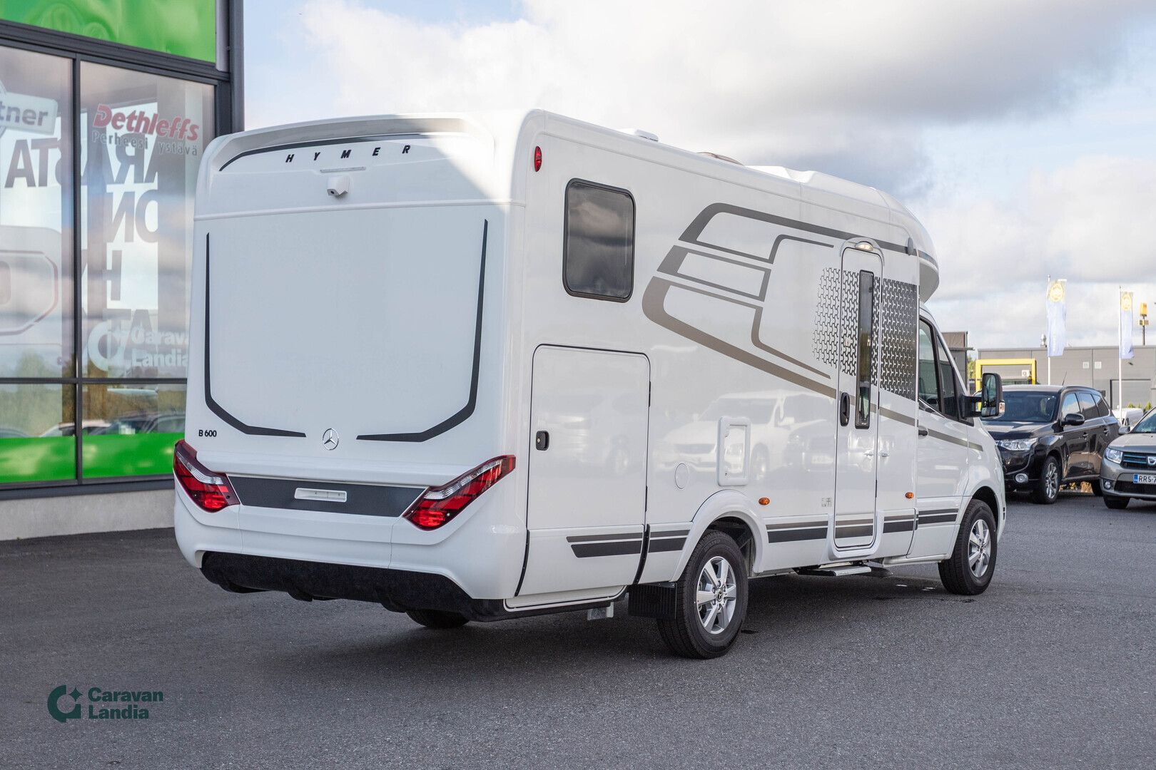 Hymer B-MC T 600 417 CDI 170hv ** HETI TOIMITUKSEEN, TALVIPAKETTI, LASKUVUODE, ERILLISVUOTEET, TRUMA DIESEL **, kuva 3