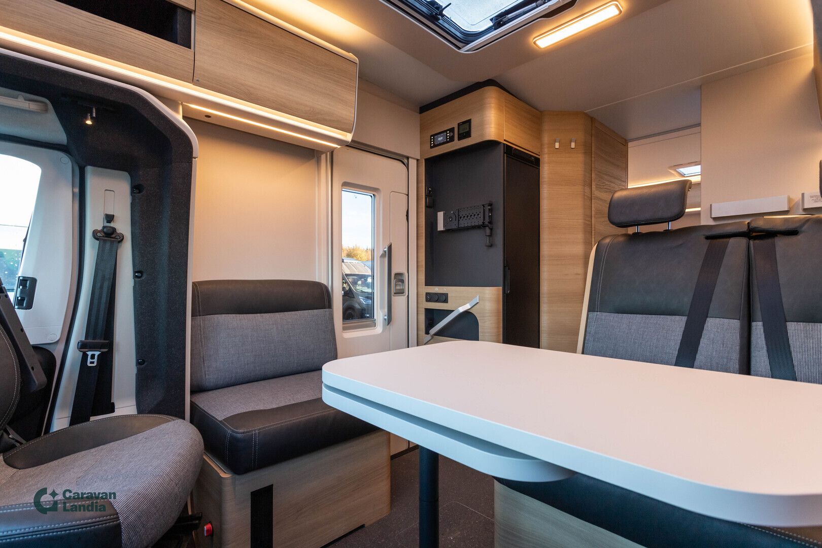 Adria Coral Select 670 SL 2,2 MJET 140hv ** HETI TOIMITUKSEEN, UUTUUSMALLI, ERILLISVUOTEET, TRUMA-DIESEL **, kuva 10