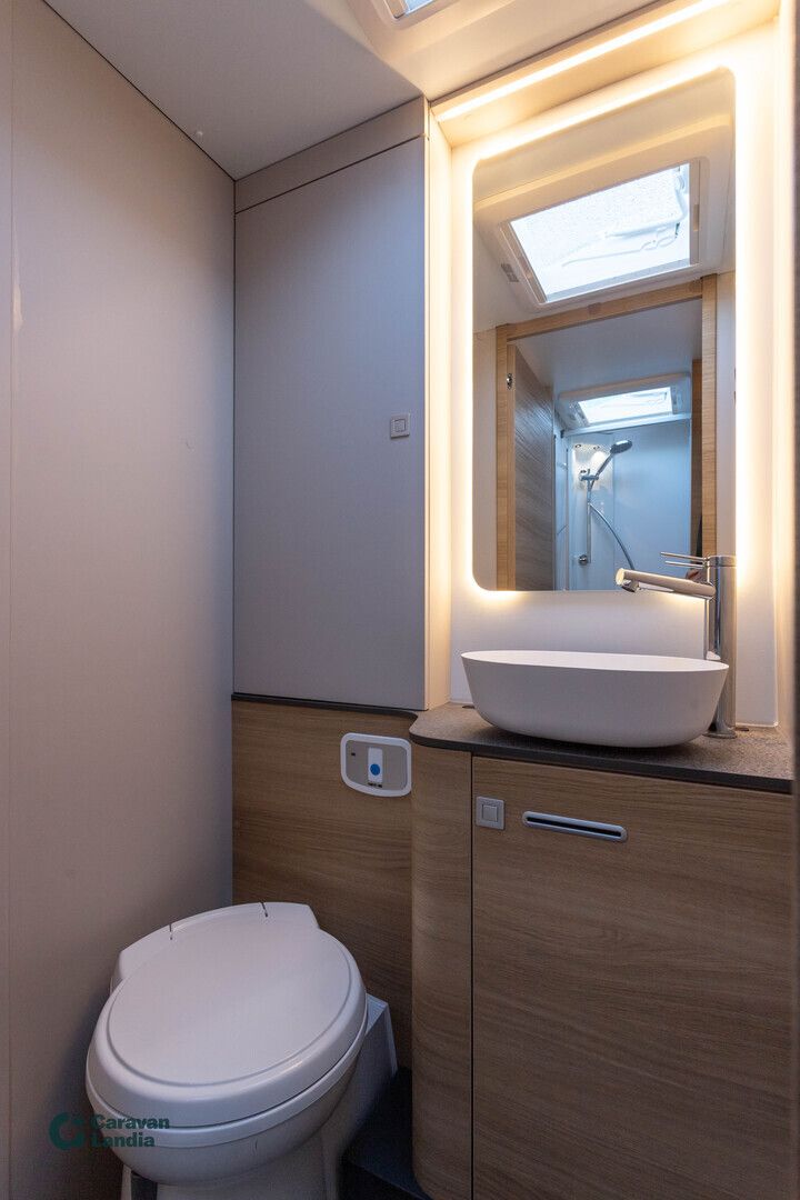 Adria Coral Select 670 SL 2,2 MJET 140hv ** HETI TOIMITUKSEEN, UUTUUSMALLI, ERILLISVUOTEET, TRUMA-DIESEL **, kuva 17
