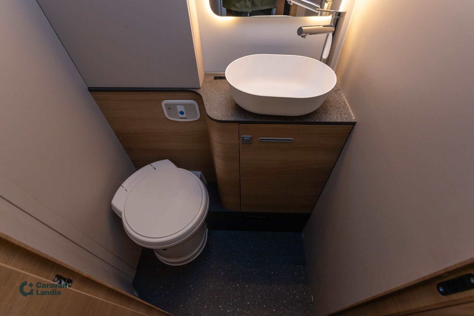 Adria Coral Select 670 SL 2,2 MJET 140hv ** HETI TOIMITUKSEEN, UUTUUSMALLI, ERILLISVUOTEET, TRUMA-DIESEL **, kuva 18