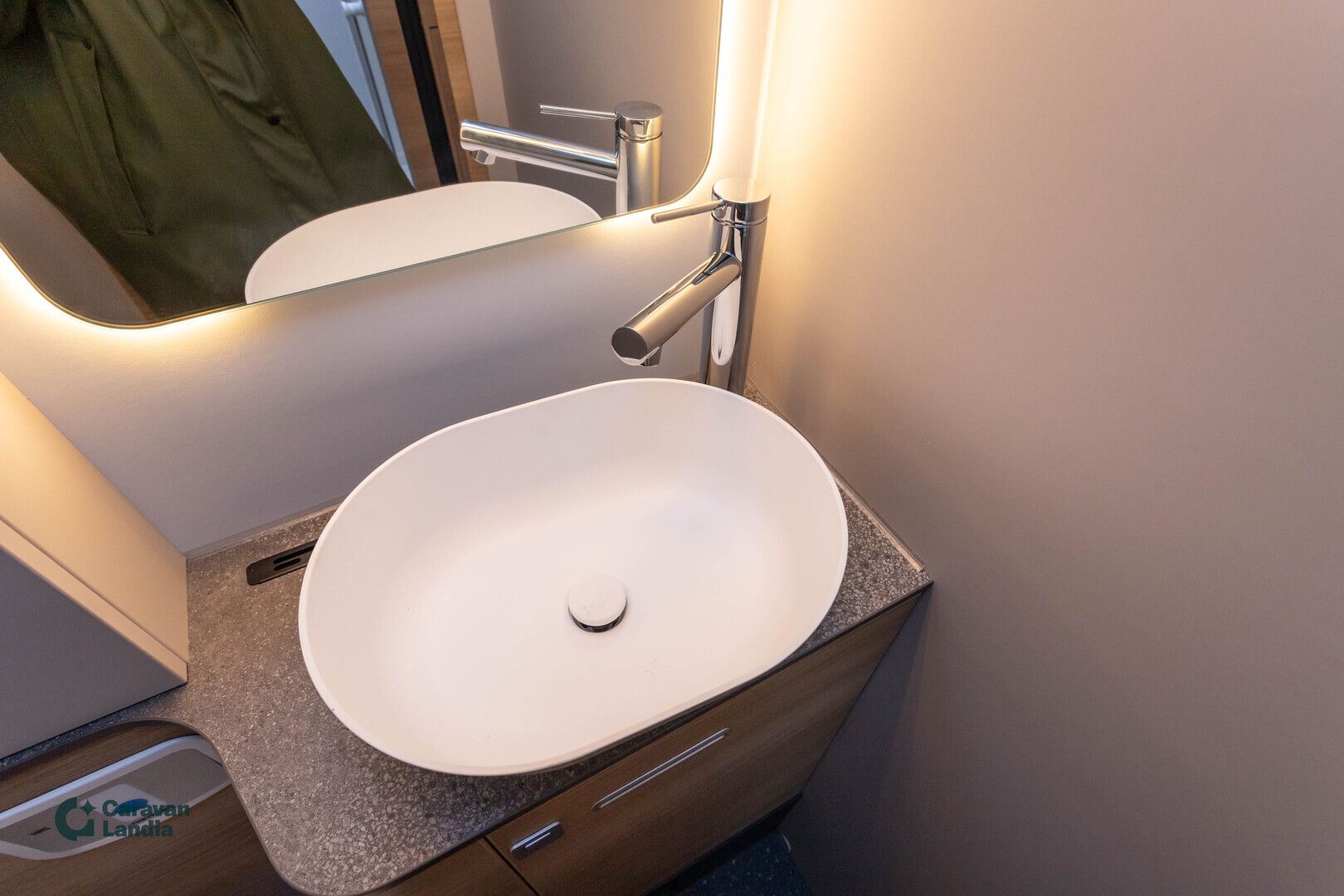 Adria Coral Select 670 SL 2,2 MJET 140hv ** HETI TOIMITUKSEEN, UUTUUSMALLI, ERILLISVUOTEET, TRUMA-DIESEL **, kuva 19
