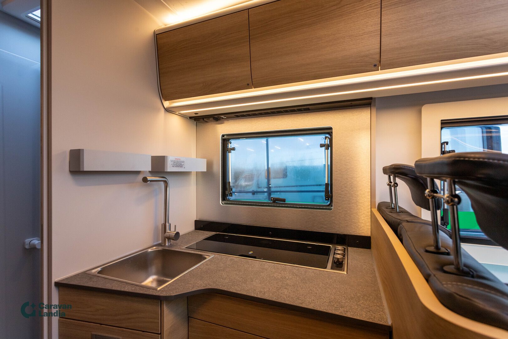 Adria Coral Select 670 SL 2,2 MJET 140hv ** HETI TOIMITUKSEEN, UUTUUSMALLI, ERILLISVUOTEET, TRUMA-DIESEL **, kuva 23