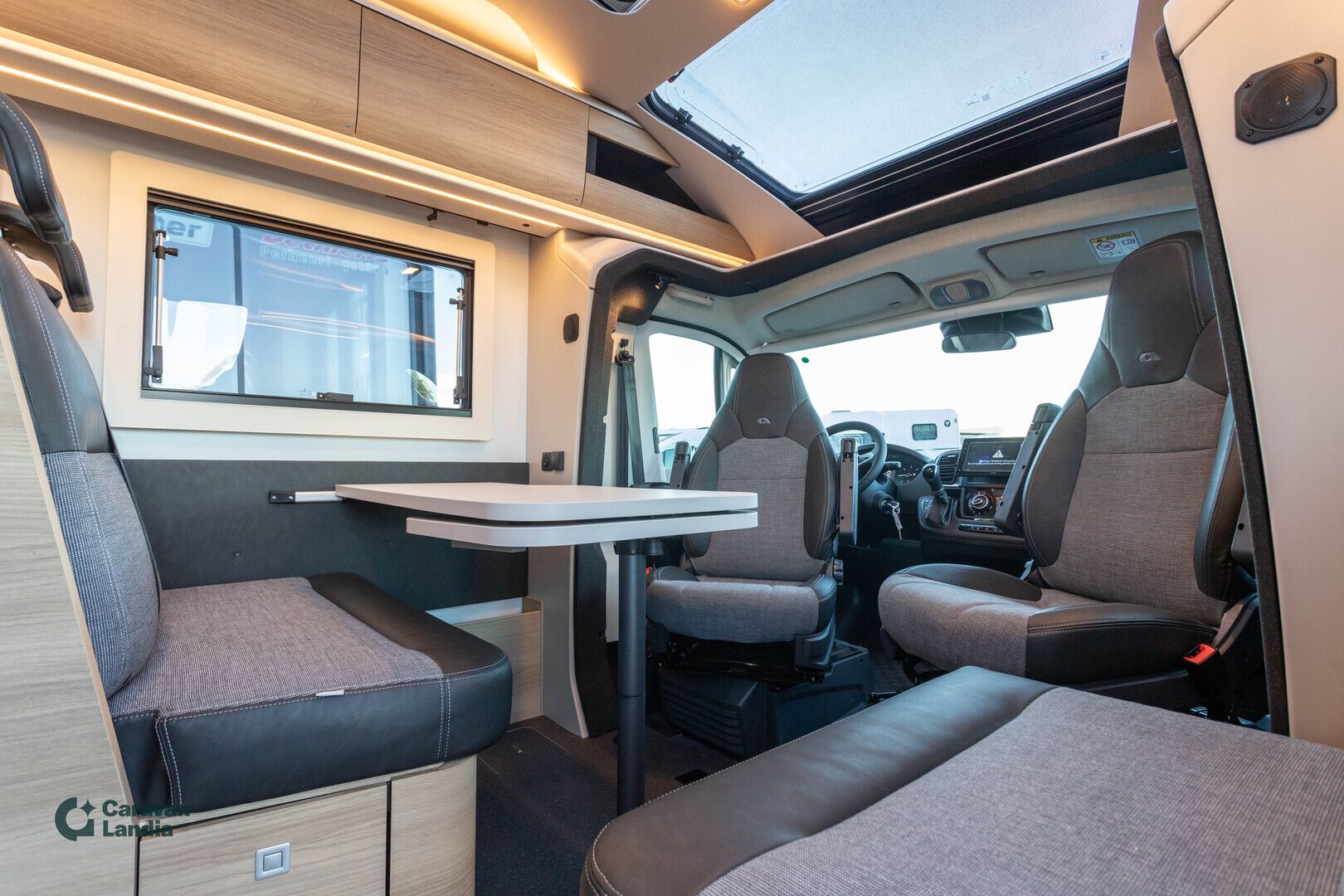 Adria Coral Select 670 SL 2,2 MJET 140hv ** HETI TOIMITUKSEEN, UUTUUSMALLI, ERILLISVUOTEET, TRUMA-DIESEL **, kuva 8