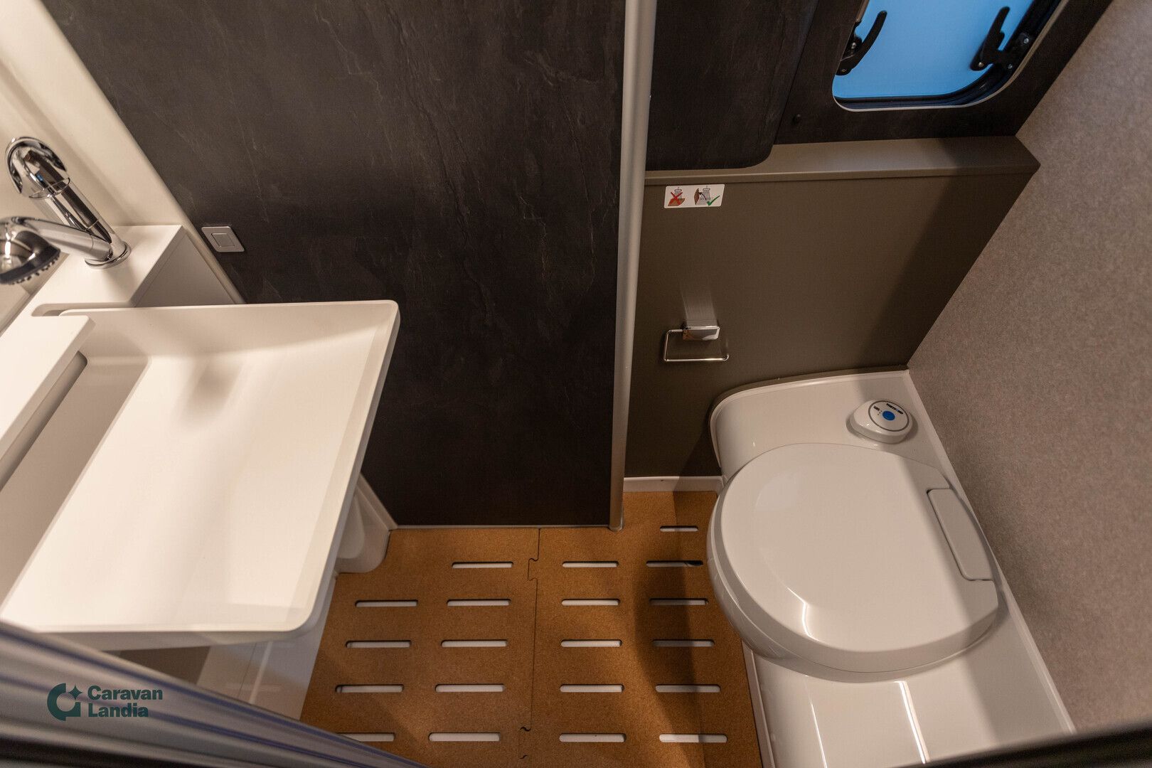 Hymer Grand Canyon S 700 419 CDI 190hv ** HETI TOIMITUKSEEN, HUIPPUVARUSTELTU, TALVIPAKETTI, NELIVETO **, kuva 19