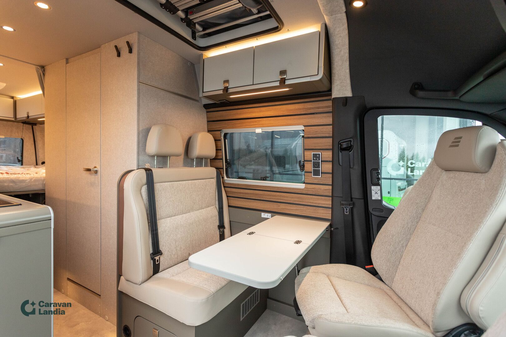 Hymer Grand Canyon S 700 419 CDI 190hv ** HETI TOIMITUKSEEN, HUIPPUVARUSTELTU, TALVIPAKETTI, NELIVETO **, kuva 9