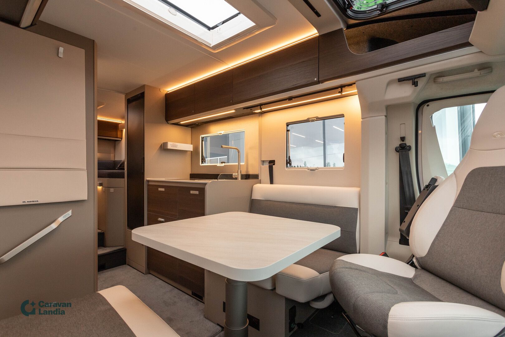 Adria Compact Supreme DL 2.2 Mjet 140hv ** HETI TOIMITUKSEEN, TRUMA-DIESEL, ERILLISVUOTEET, AUTOMAATTI **, kuva 10