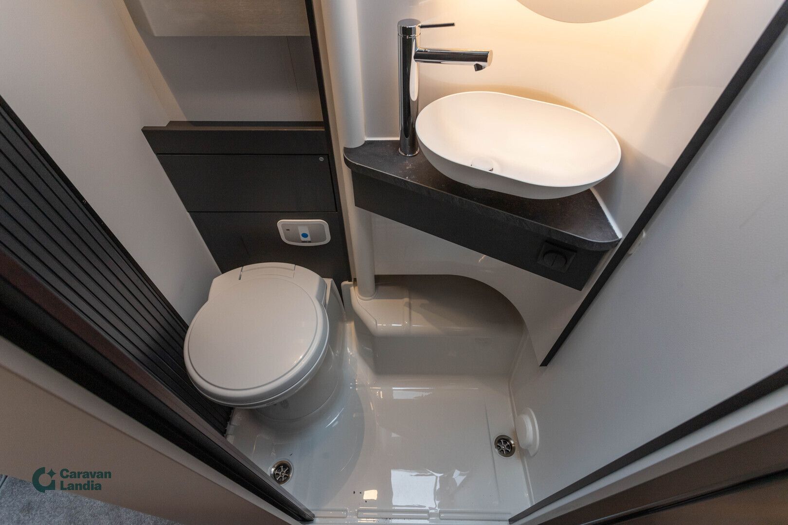 Adria Compact Supreme DL 2.2 Mjet 140hv ** HETI TOIMITUKSEEN, TRUMA-DIESEL, ERILLISVUOTEET, AUTOMAATTI **, kuva 19