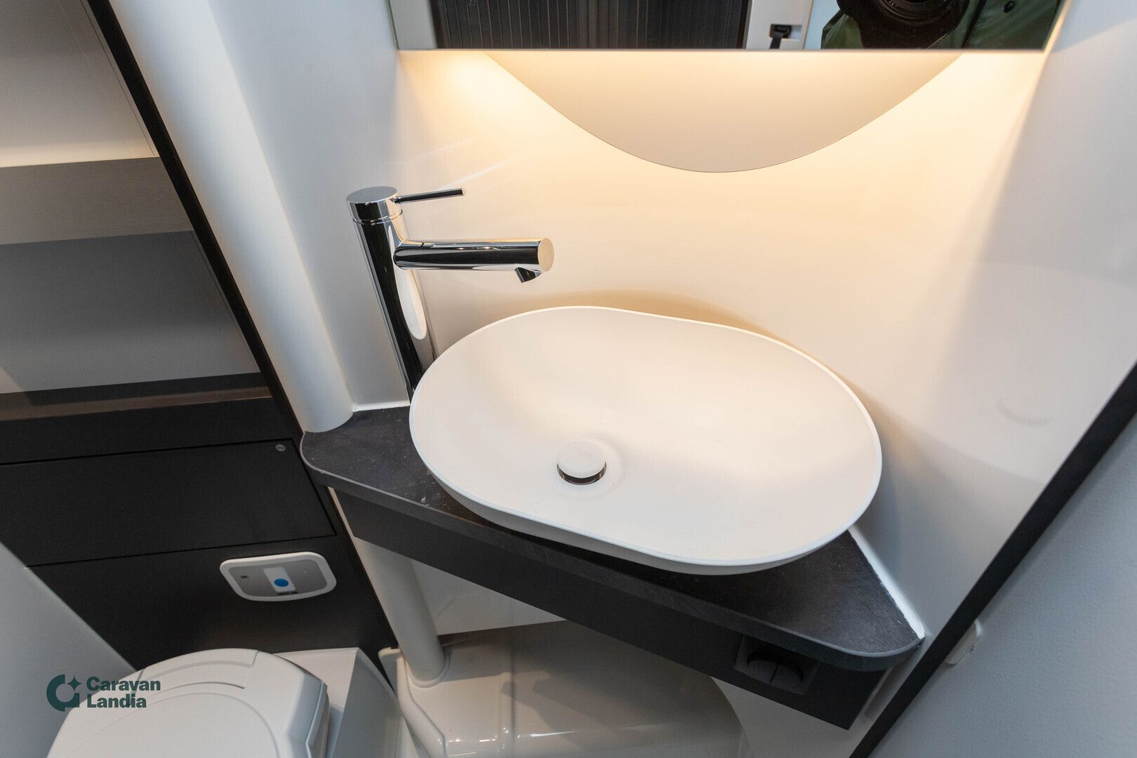 Adria Compact Supreme DL 2.2 Mjet 140hv ** HETI TOIMITUKSEEN, TRUMA-DIESEL, ERILLISVUOTEET, AUTOMAATTI **, kuva 20