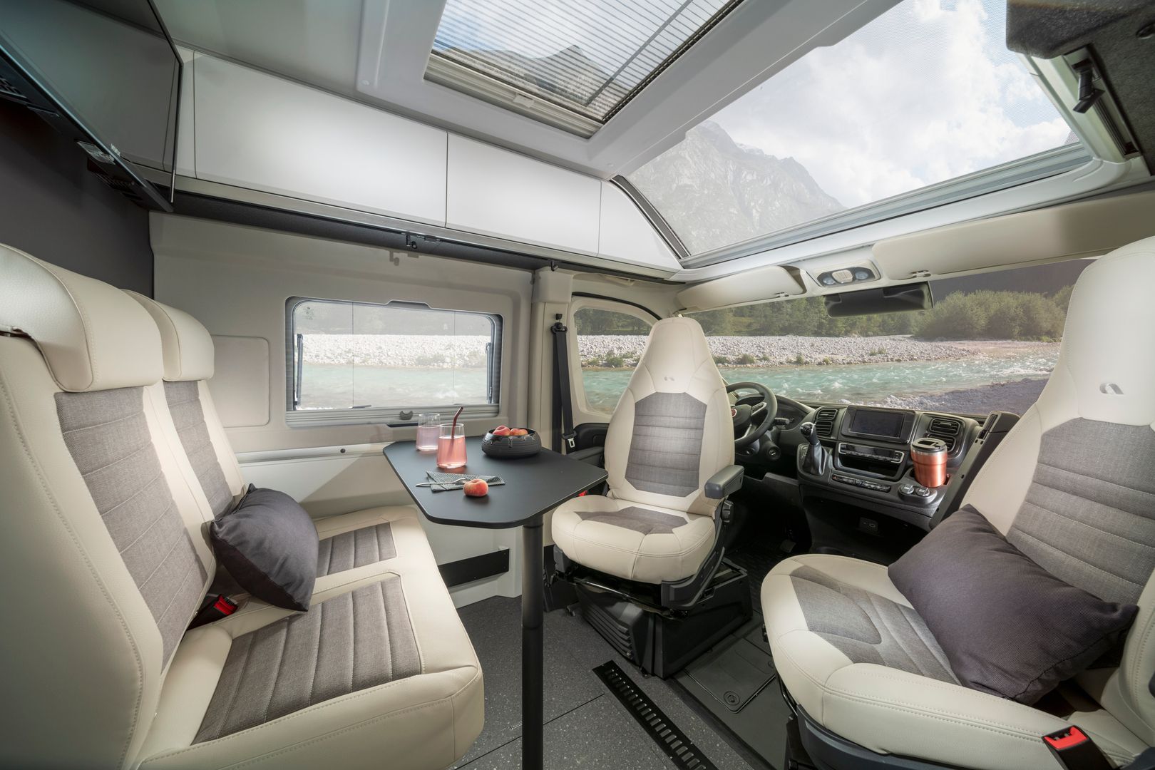 Adria Twin Supreme 640 SLB 2,2 MJET ** STORM-BLUE ERIKOISVÄRI, AUTOMAATTI, ERILLISVUOTEET **, kuva 6