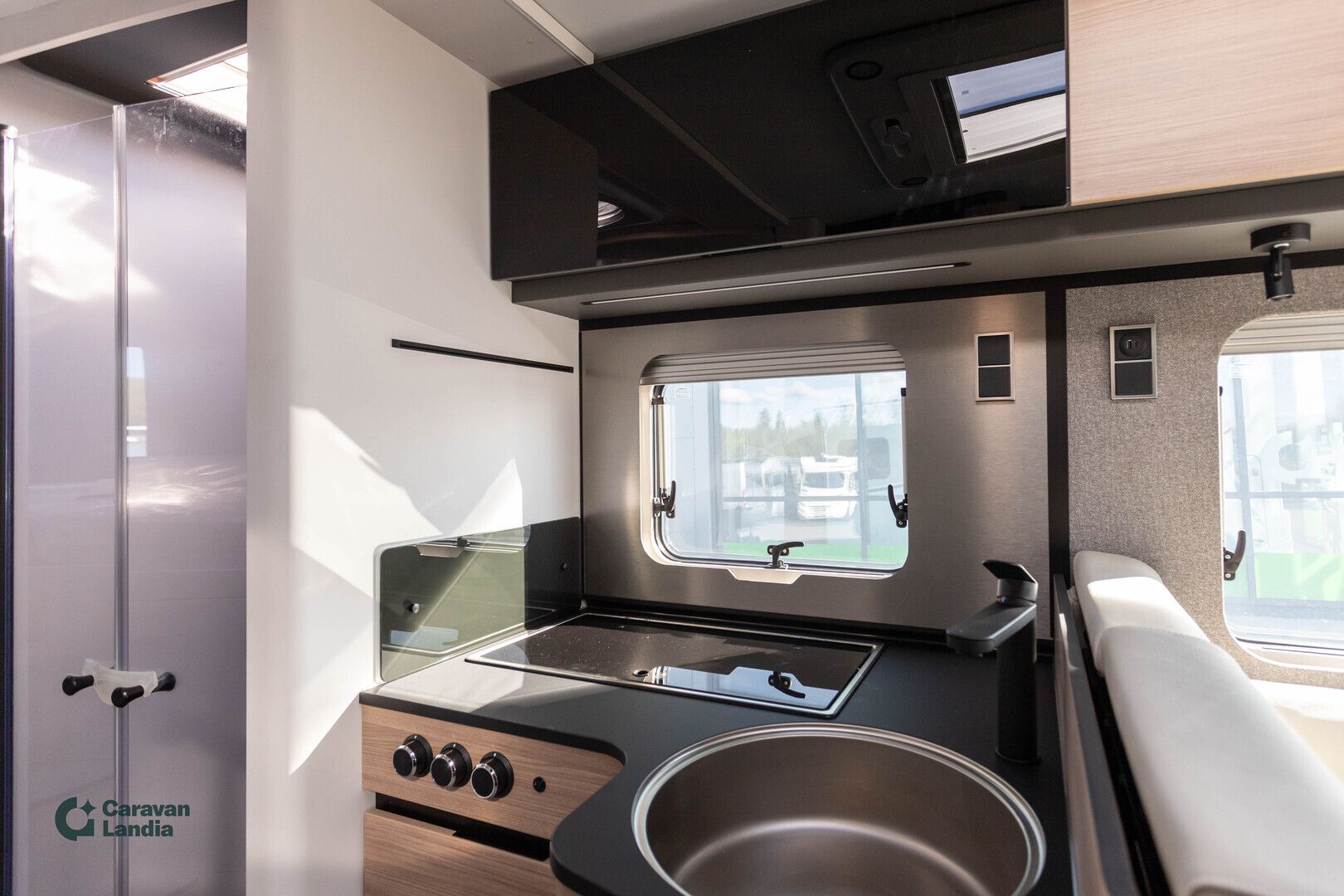 Hymer B-MC I 680 417 CDI 170hv ** HETI TOIMITUKSEEN, HUIPPUVARUSTELTU, TARMAC GREY ULKOVÄRI, ARKTIS PAKETTI, ALDE **, kuva 28