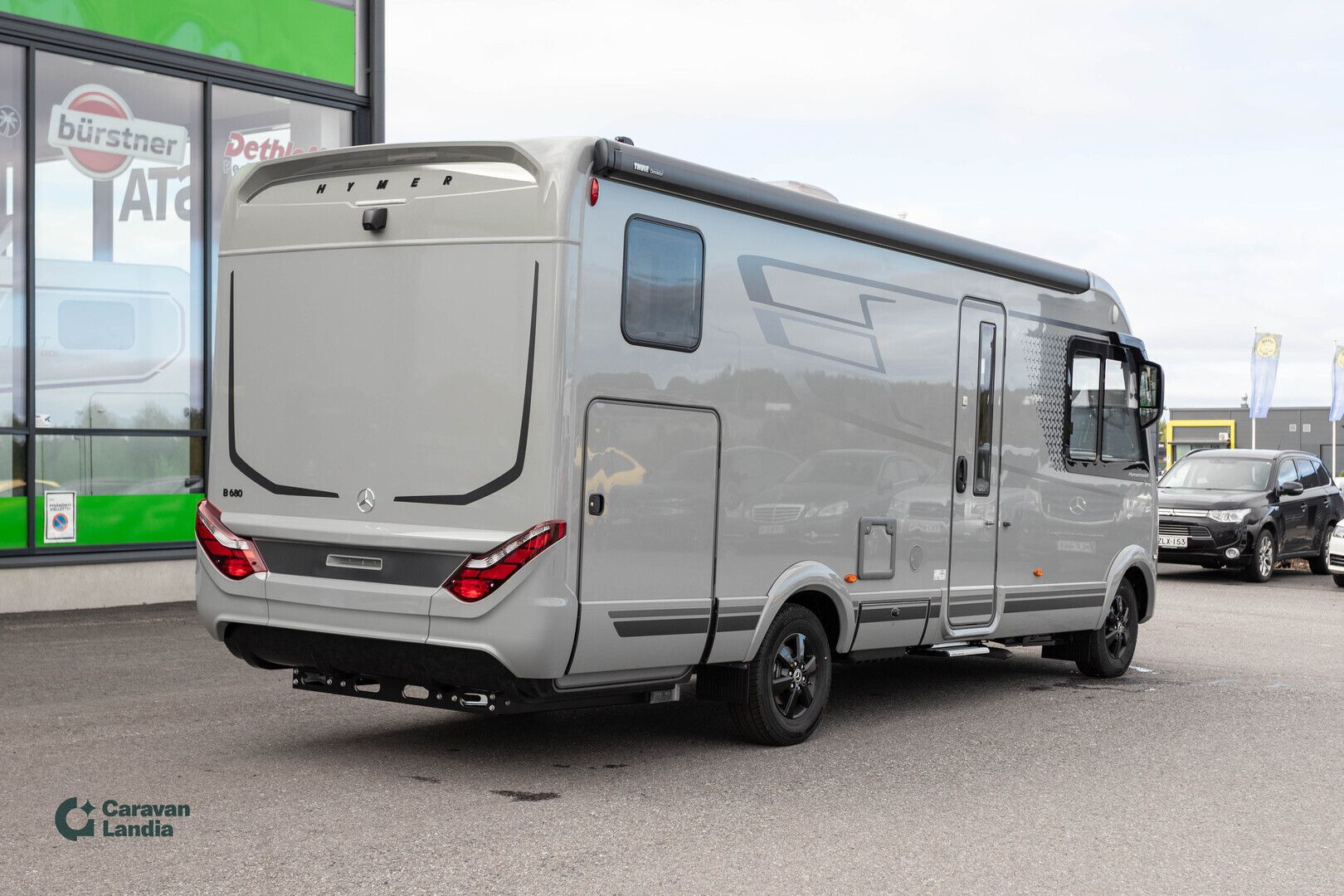 Hymer B-MC I 680 417 CDI 170hv ** HETI TOIMITUKSEEN, HUIPPUVARUSTELTU, TARMAC GREY ULKOVÄRI, ARKTIS PAKETTI, ALDE **, kuva 3