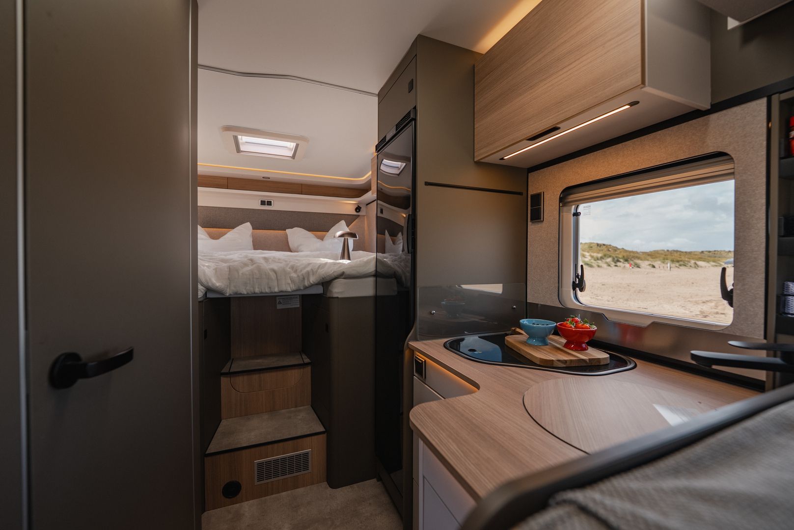 Hymer GT-S 600 417 CDI 170hv ** TULOSSA, UUTUUS MALLI, LASKUVUODE, STONEGREY ULKOVÄRI, TRUMA-DIESEL **, kuva 4