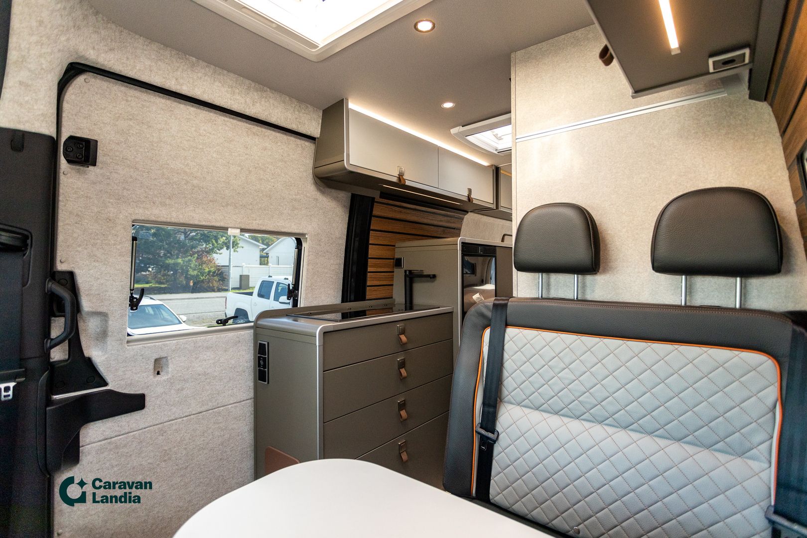 Hymer Grand Canyon S 700 Crosstrail 419 CDI 190hv ** HETI TOIMITUKSEEN, TALVIPAKETTI, TRUMA DIESEL, NELIVETO **, kuva 10