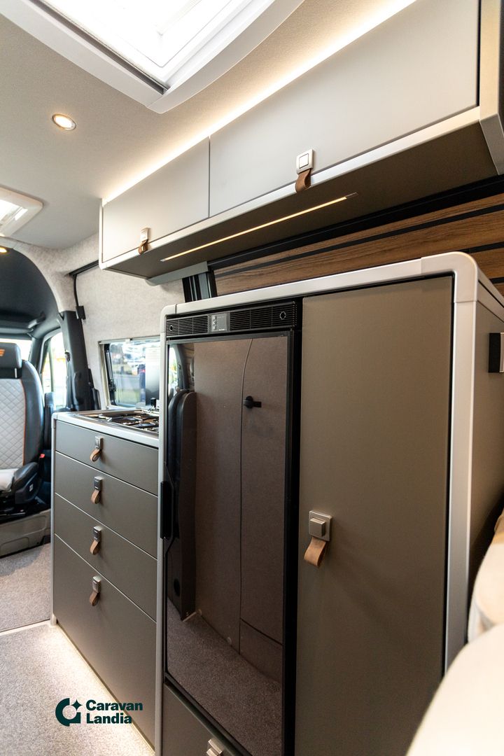 Hymer Grand Canyon S 700 Crosstrail 419 CDI 190hv ** HETI TOIMITUKSEEN, TALVIPAKETTI, TRUMA DIESEL, NELIVETO **, kuva 13
